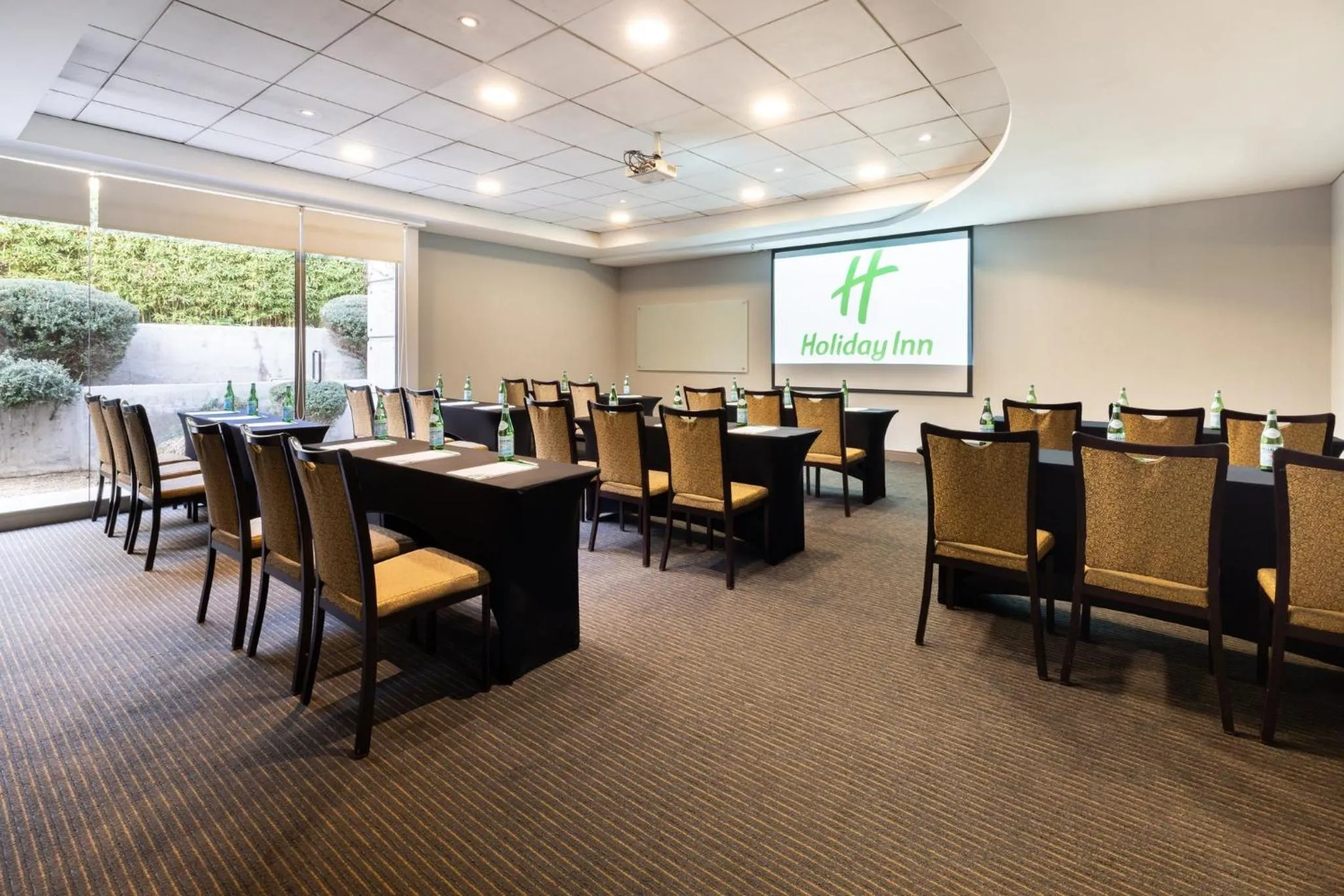 Meeting/conference room in Holiday Inn Santiago - Airport Terminal by IHG