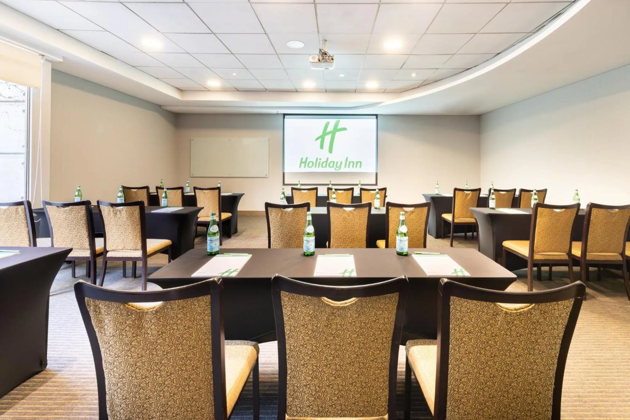 Meeting/conference room in Holiday Inn Santiago - Airport Terminal by IHG