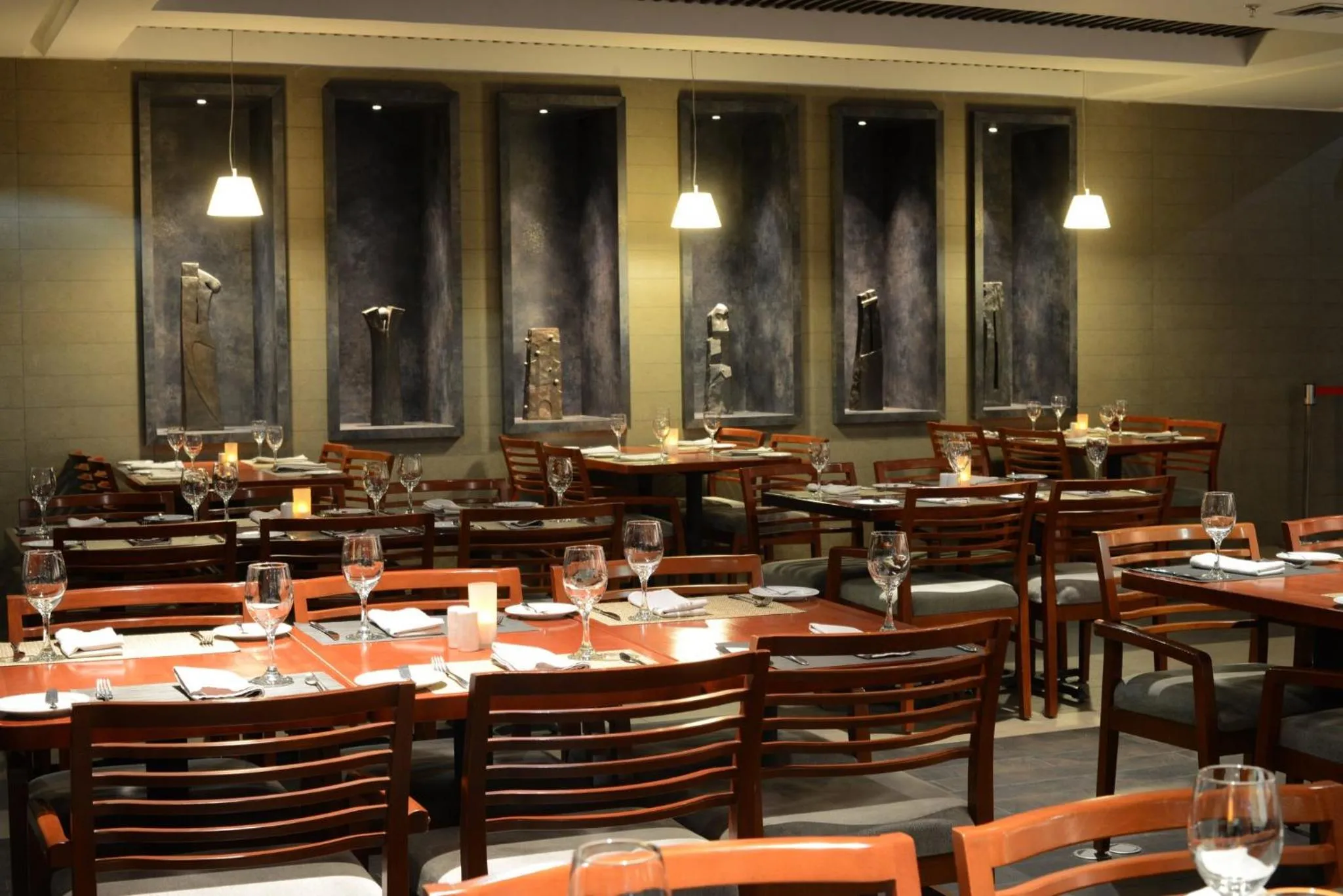 Restaurant/places to eat in Holiday Inn Santiago - Airport Terminal by IHG