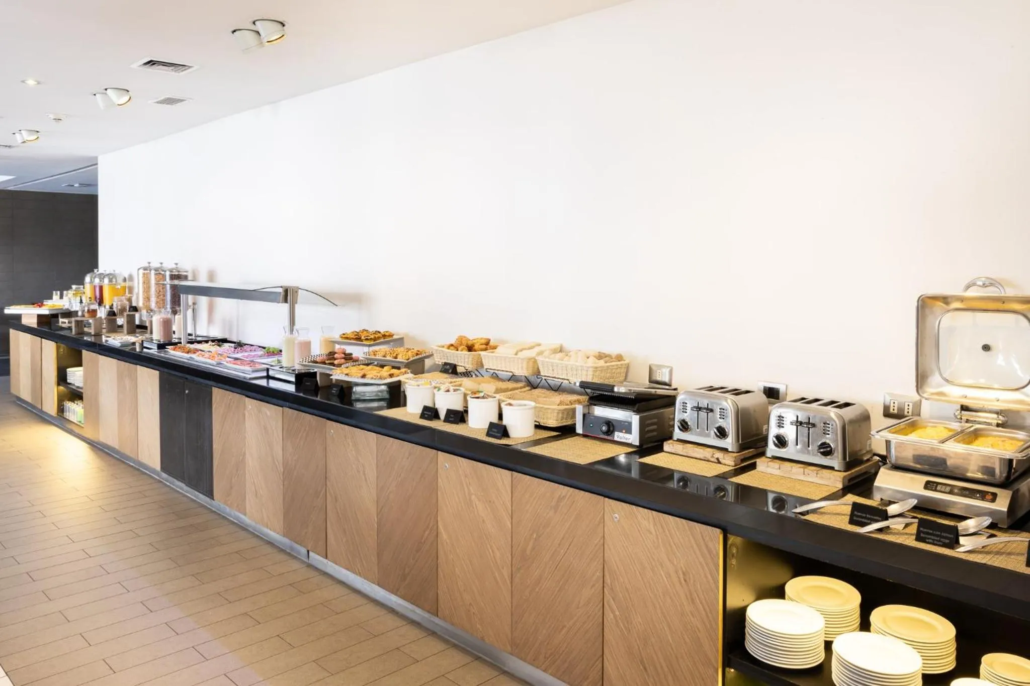 Breakfast in Holiday Inn Santiago - Airport Terminal by IHG