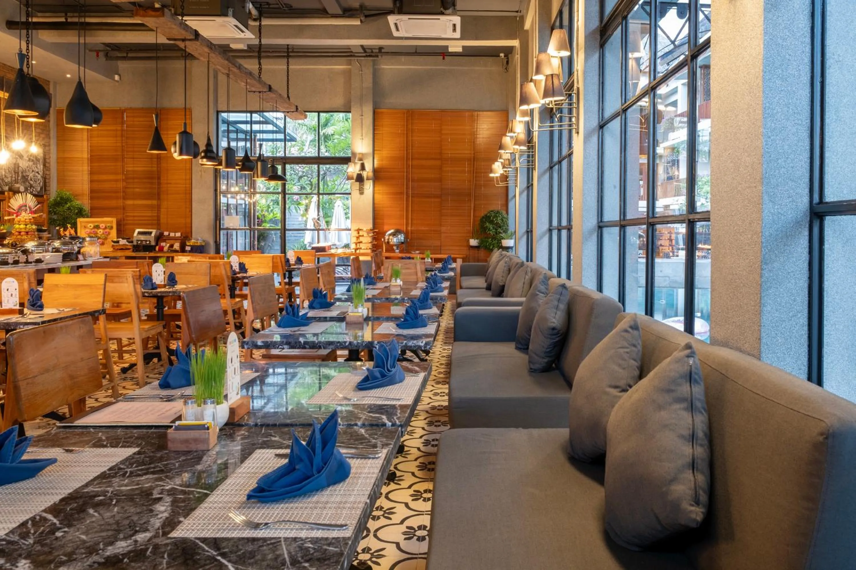 Restaurant/places to eat in Swarga Suites Bali Berawa, Marclan Collection