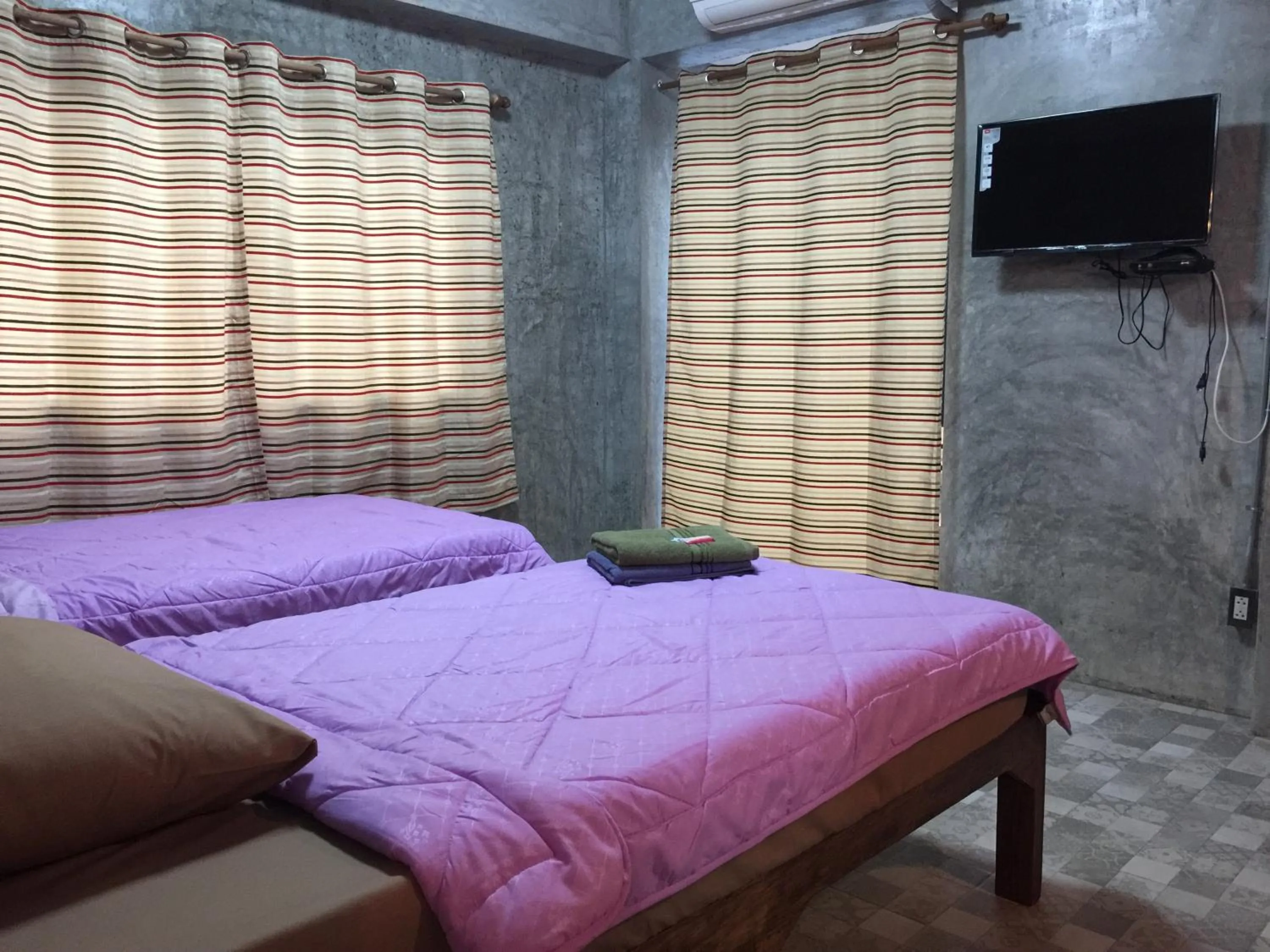 Bathroom, Bed in Chiangmai HomeTeL