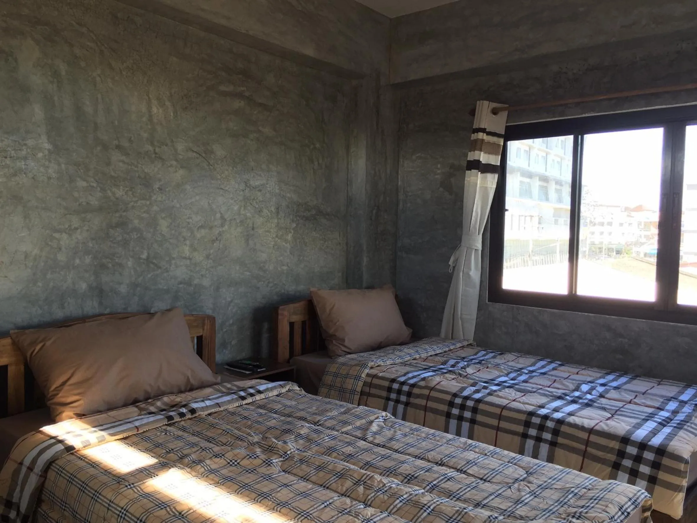 Photo of the whole room, Bed in Chiangmai HomeTeL