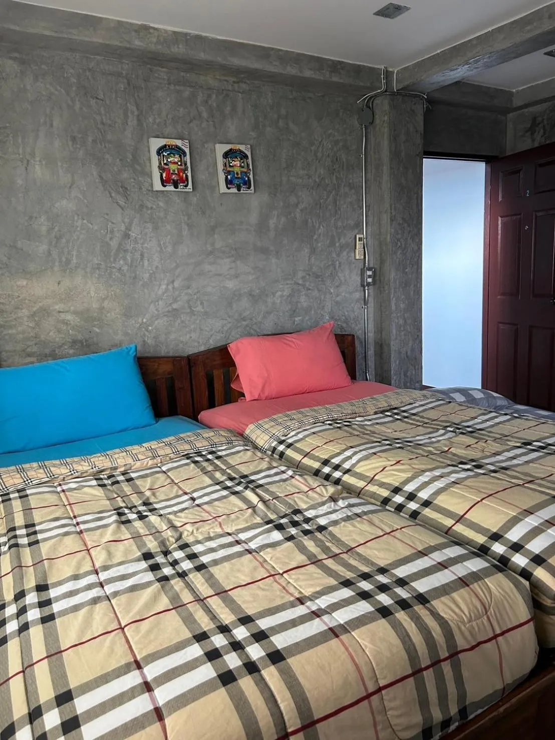 Property building, Bed in Chiangmai HomeTeL