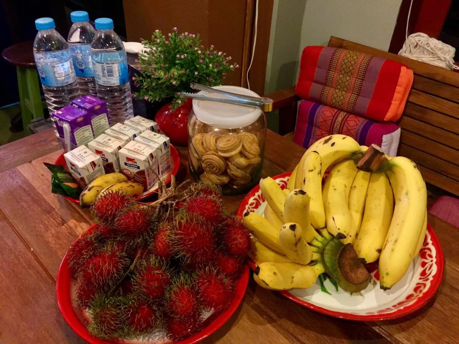 Restaurant/places to eat in Chiangmai HomeTeL