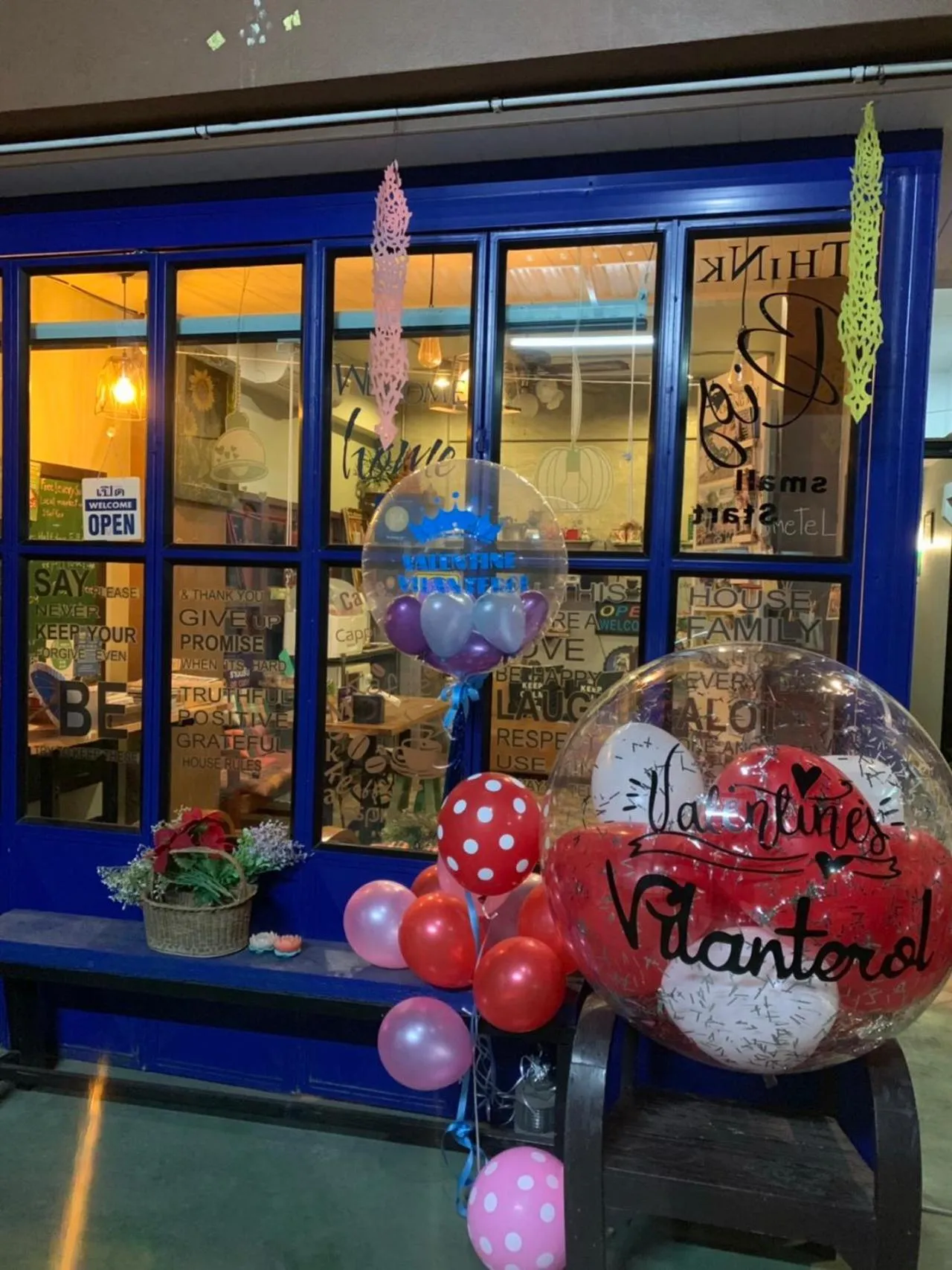 Restaurant/places to eat in Chiangmai HomeTeL