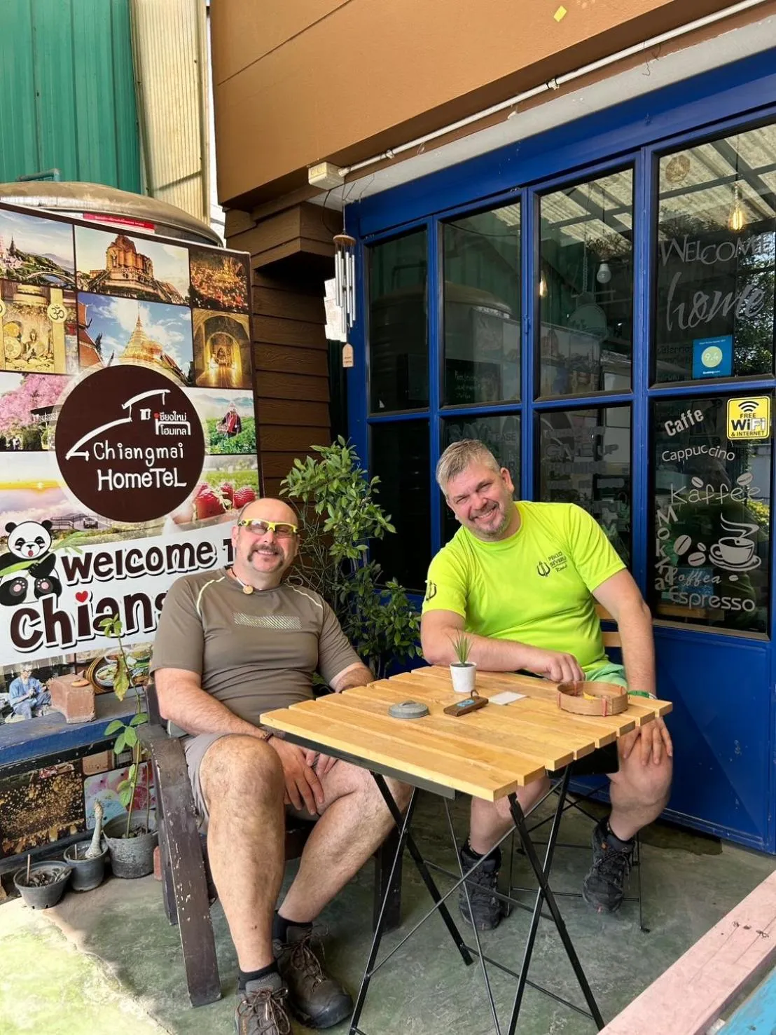 Restaurant/places to eat in Chiangmai HomeTeL