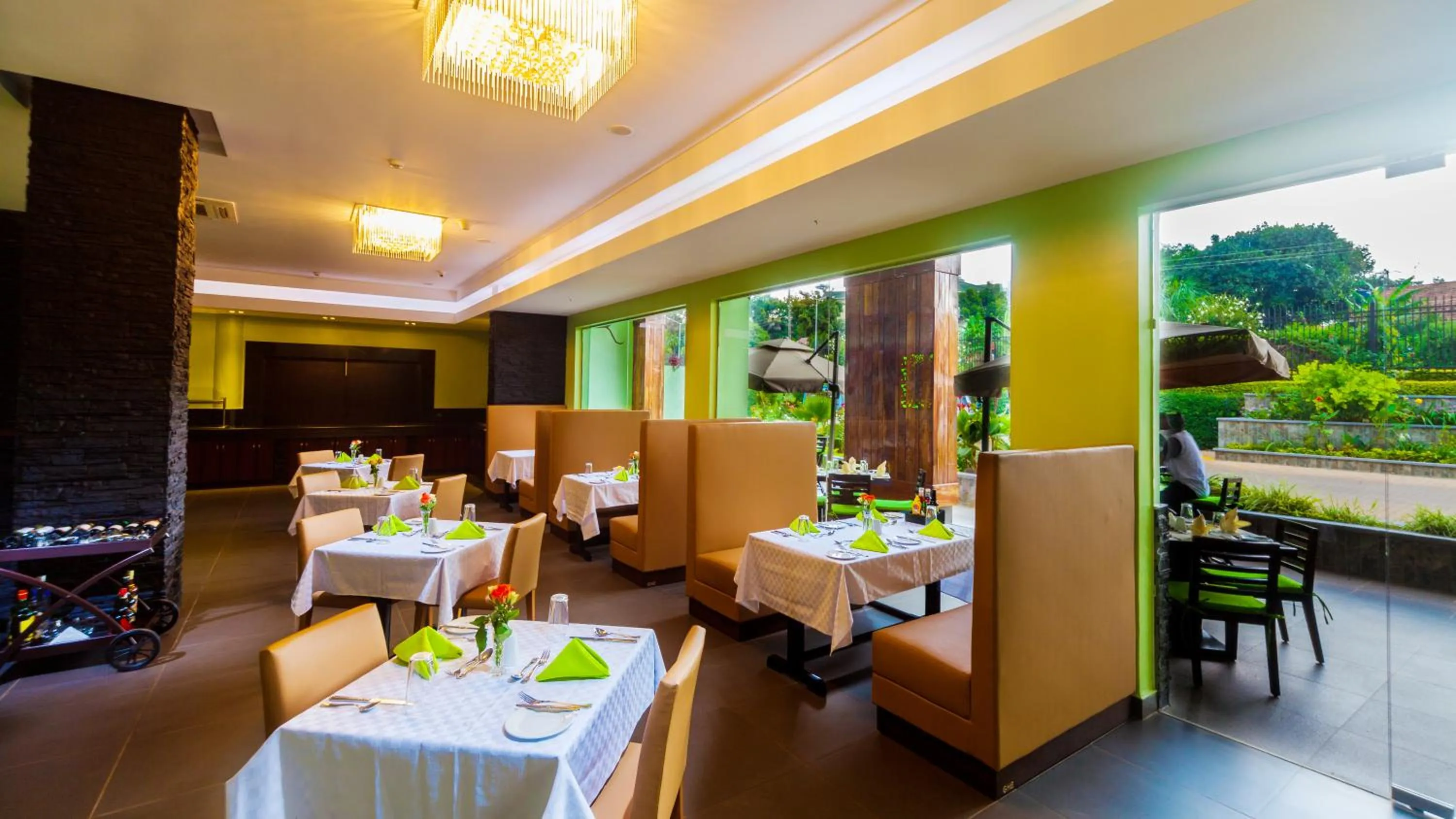 Restaurant/places to eat in Best Western Premier Garden Hotel Entebbe