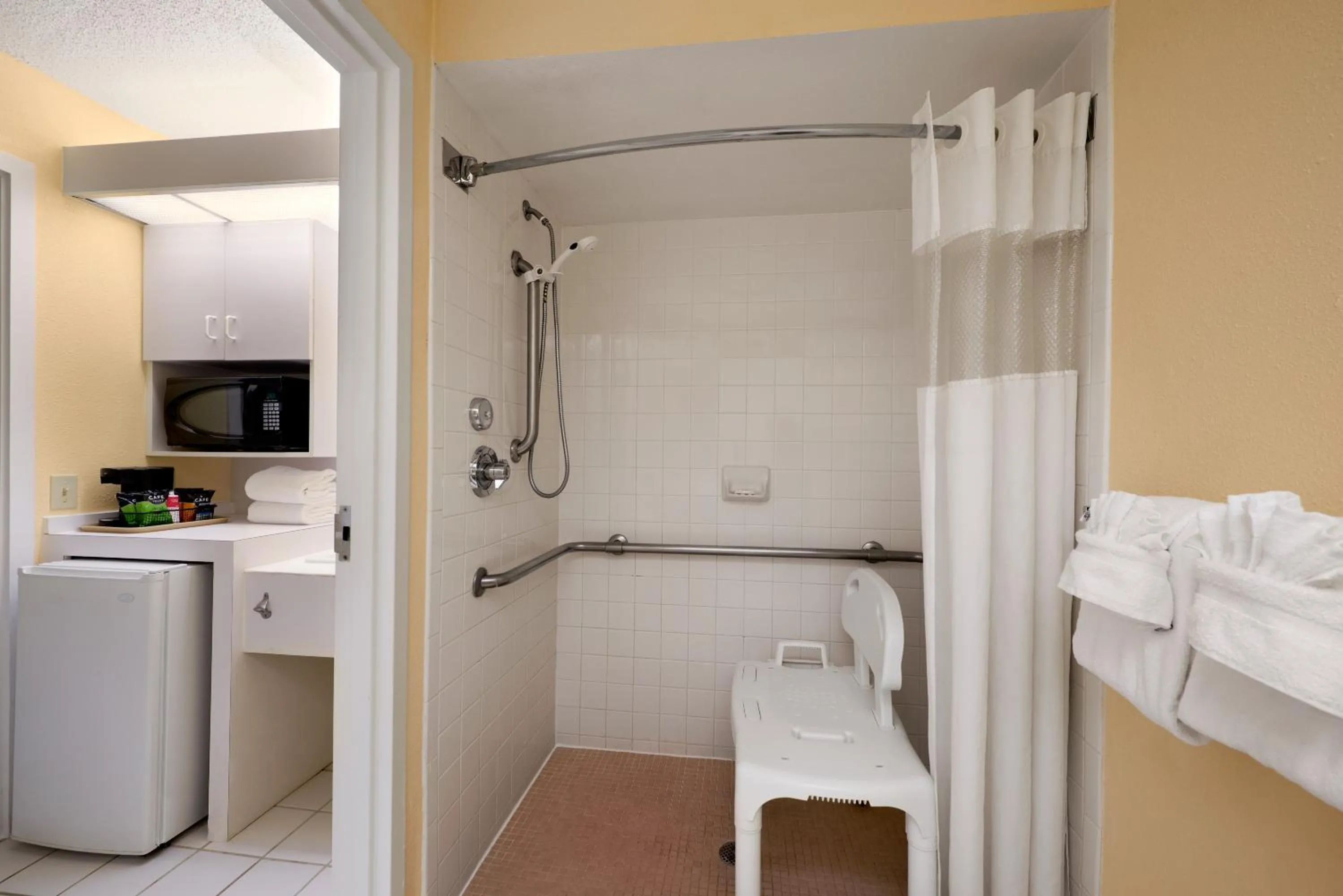 Bathroom in Ramada by Wyndham Kissimmee Gateway - Free Theme Park Shuttle