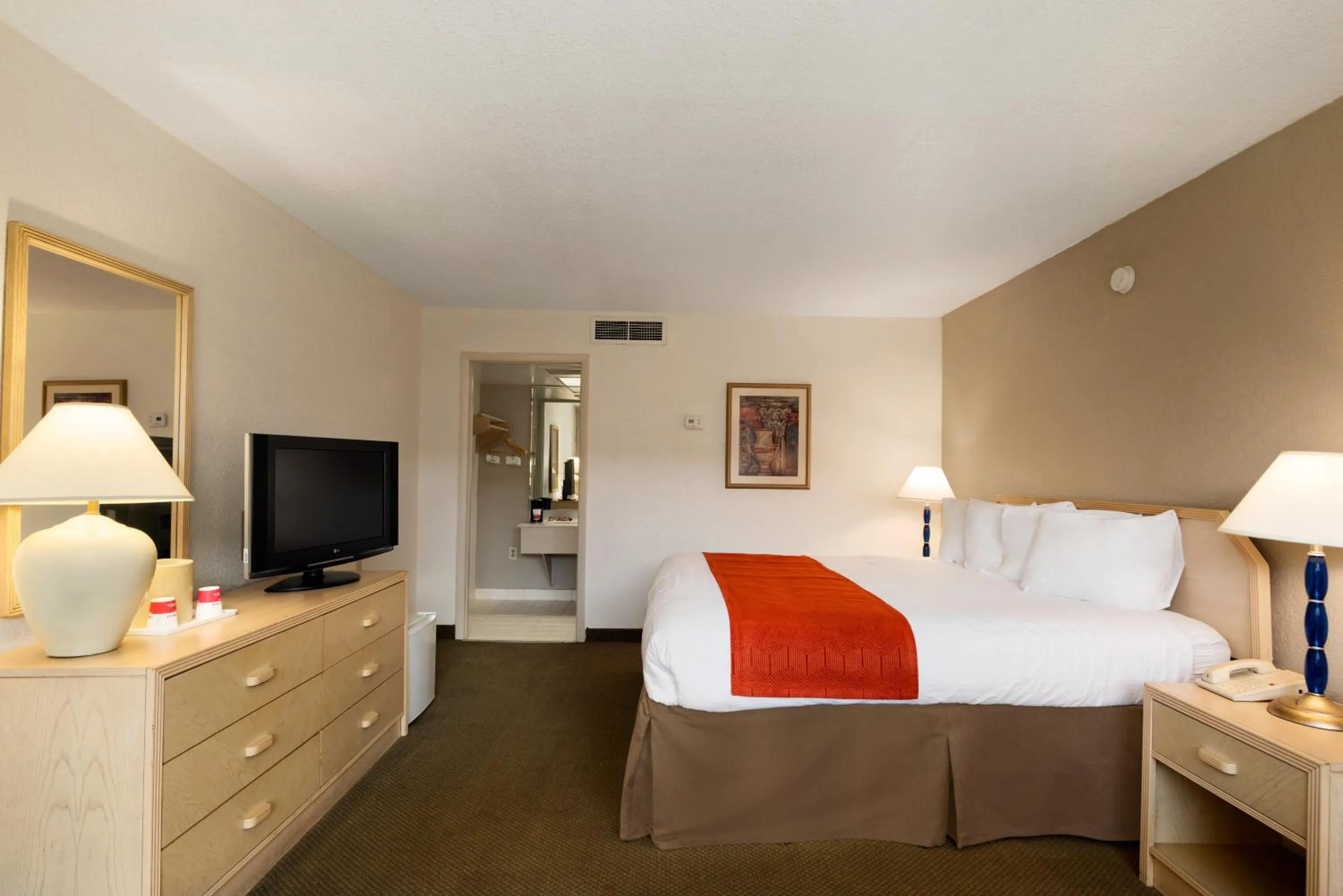 Bed in Ramada by Wyndham Kissimmee Gateway - Free Theme Park Shuttle