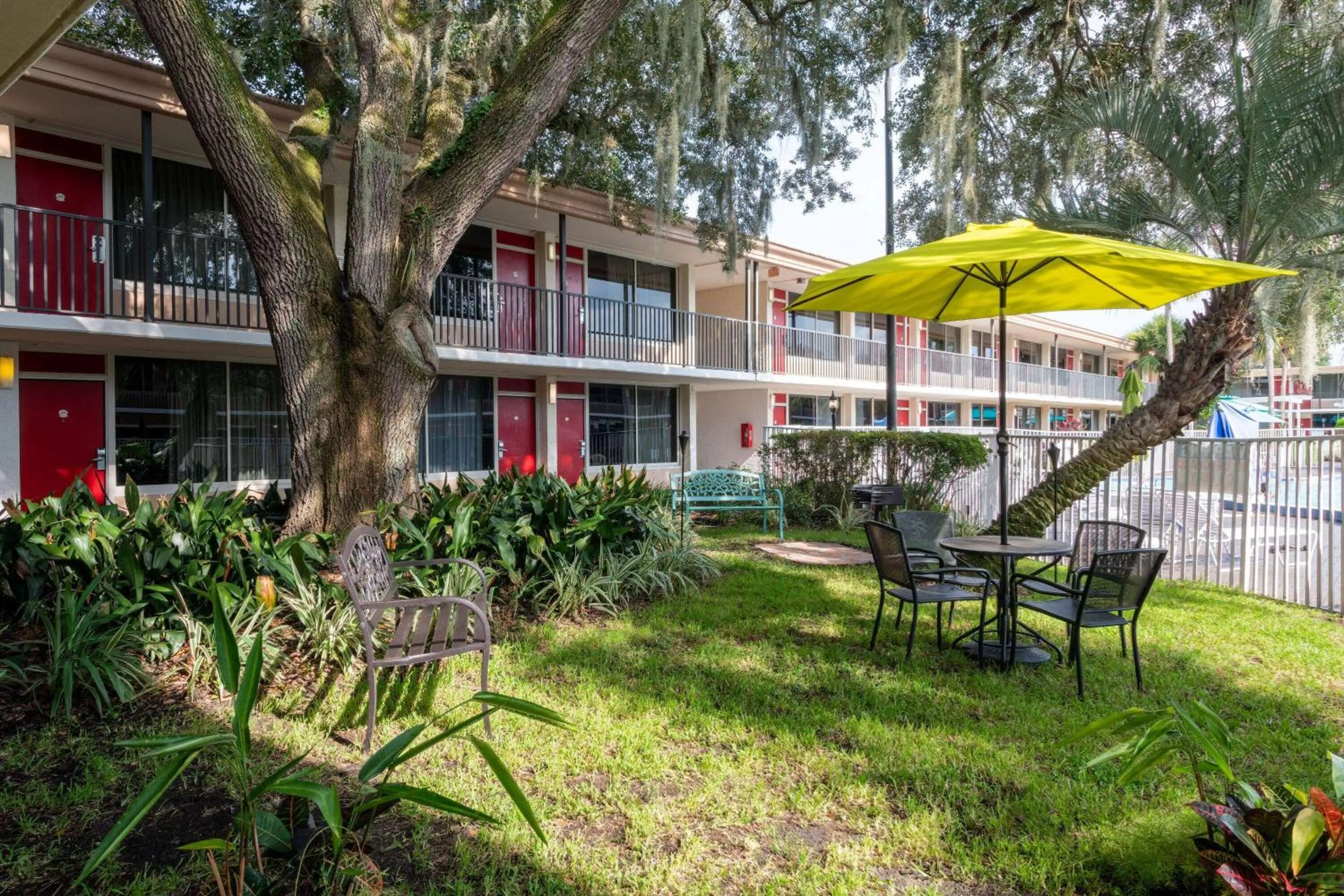 BBQ facilities in Ramada by Wyndham Kissimmee Gateway - Free Theme Park Shuttle
