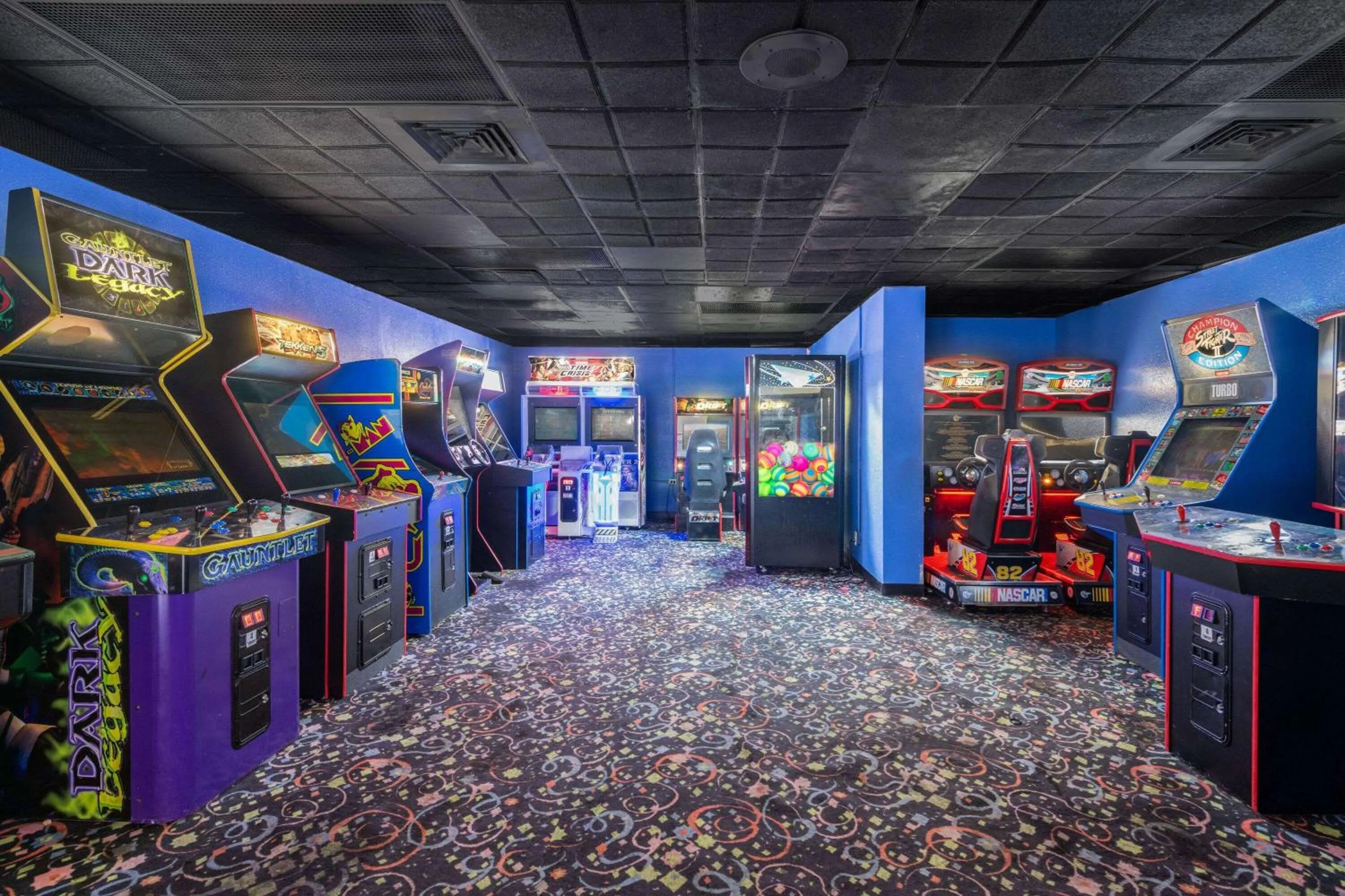 Game Room in Ramada by Wyndham Kissimmee Gateway - Free Theme Park Shuttle