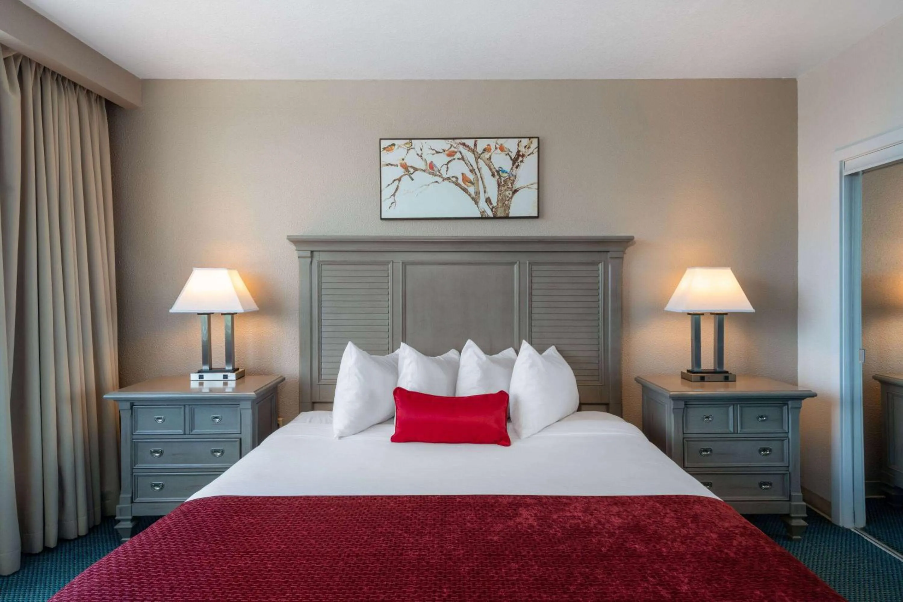 Bed in Ramada by Wyndham Kissimmee Gateway - Free Theme Park Shuttle