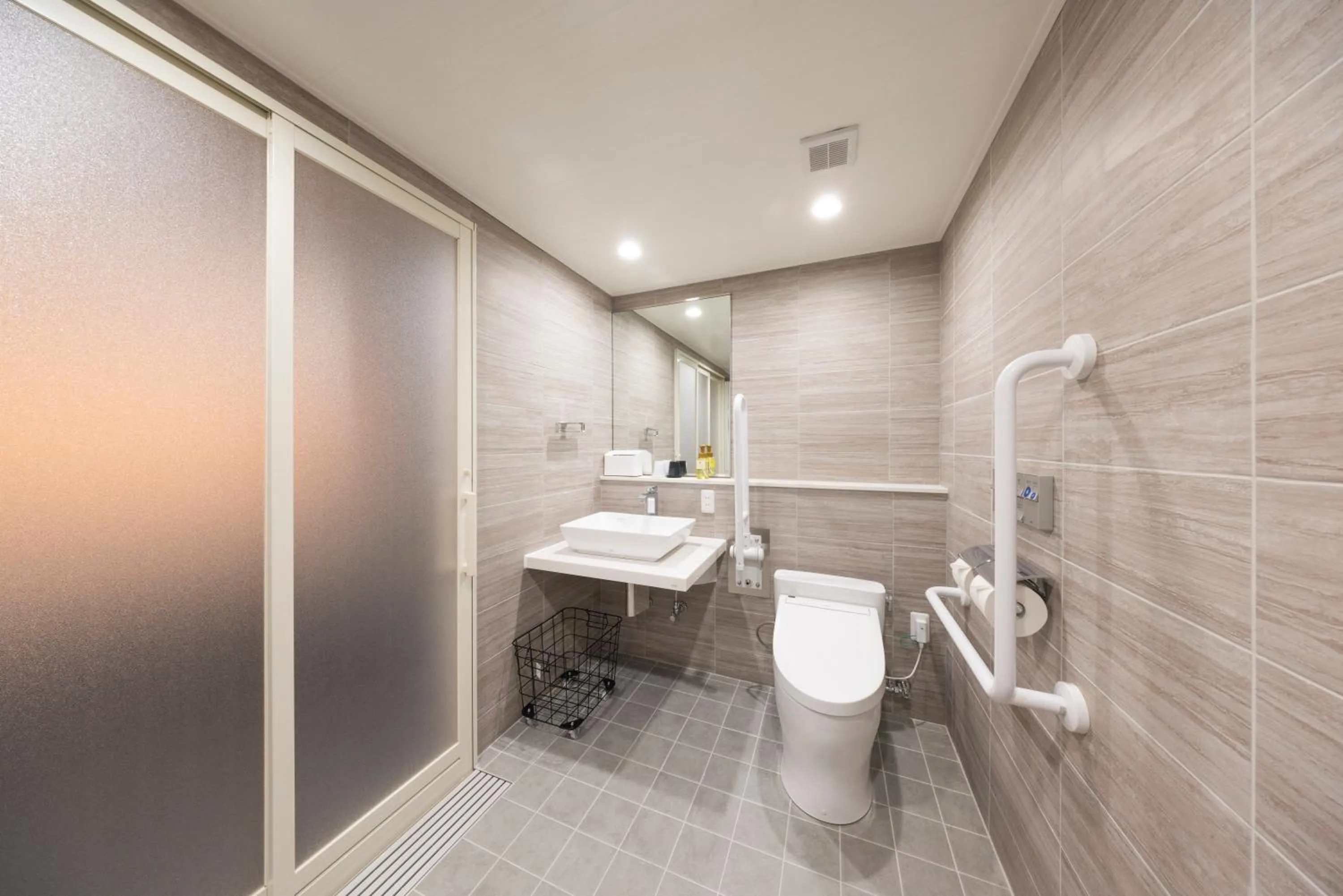 Toilet in Hotel Cerezo