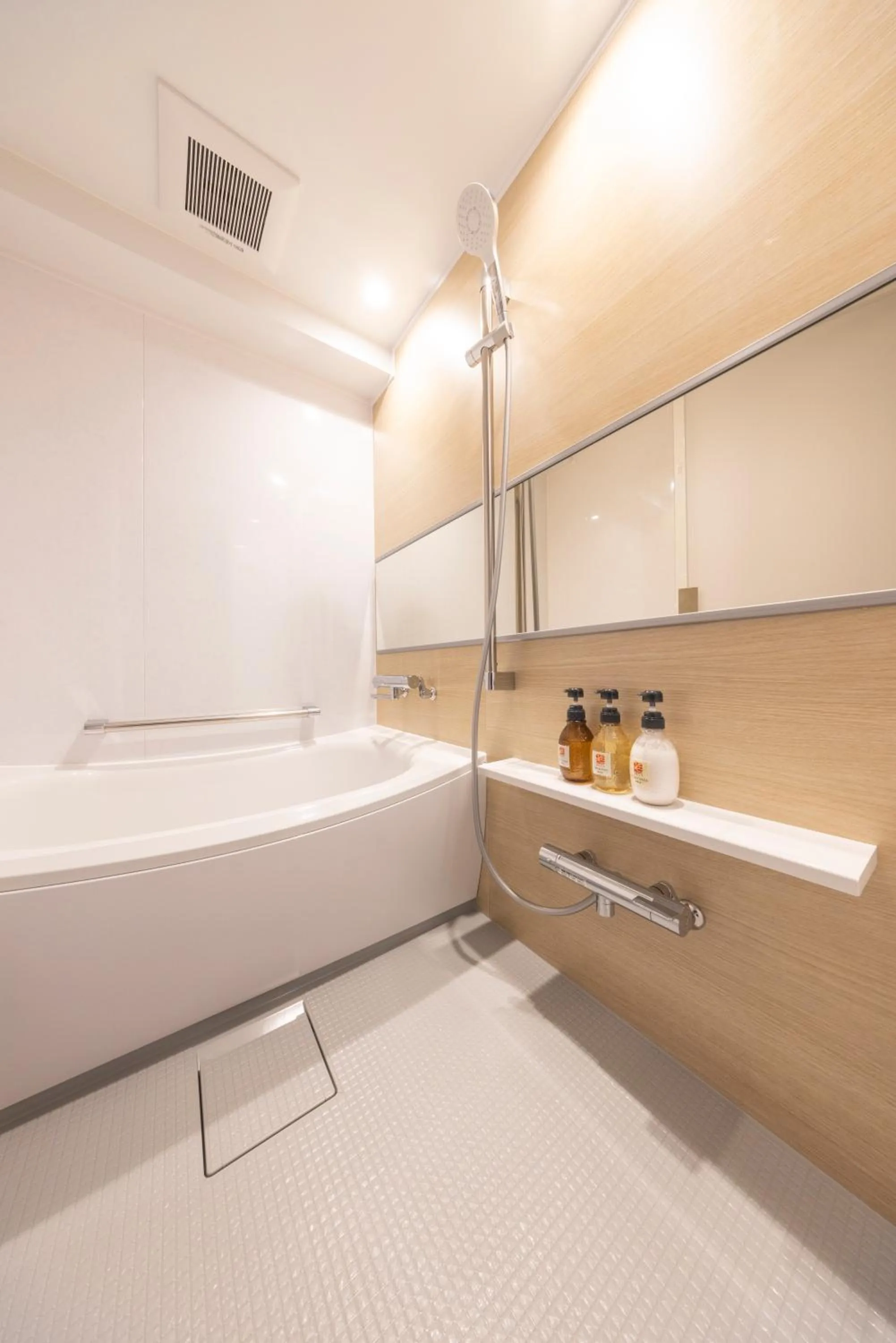 Shower, Bed in Hotel Cerezo