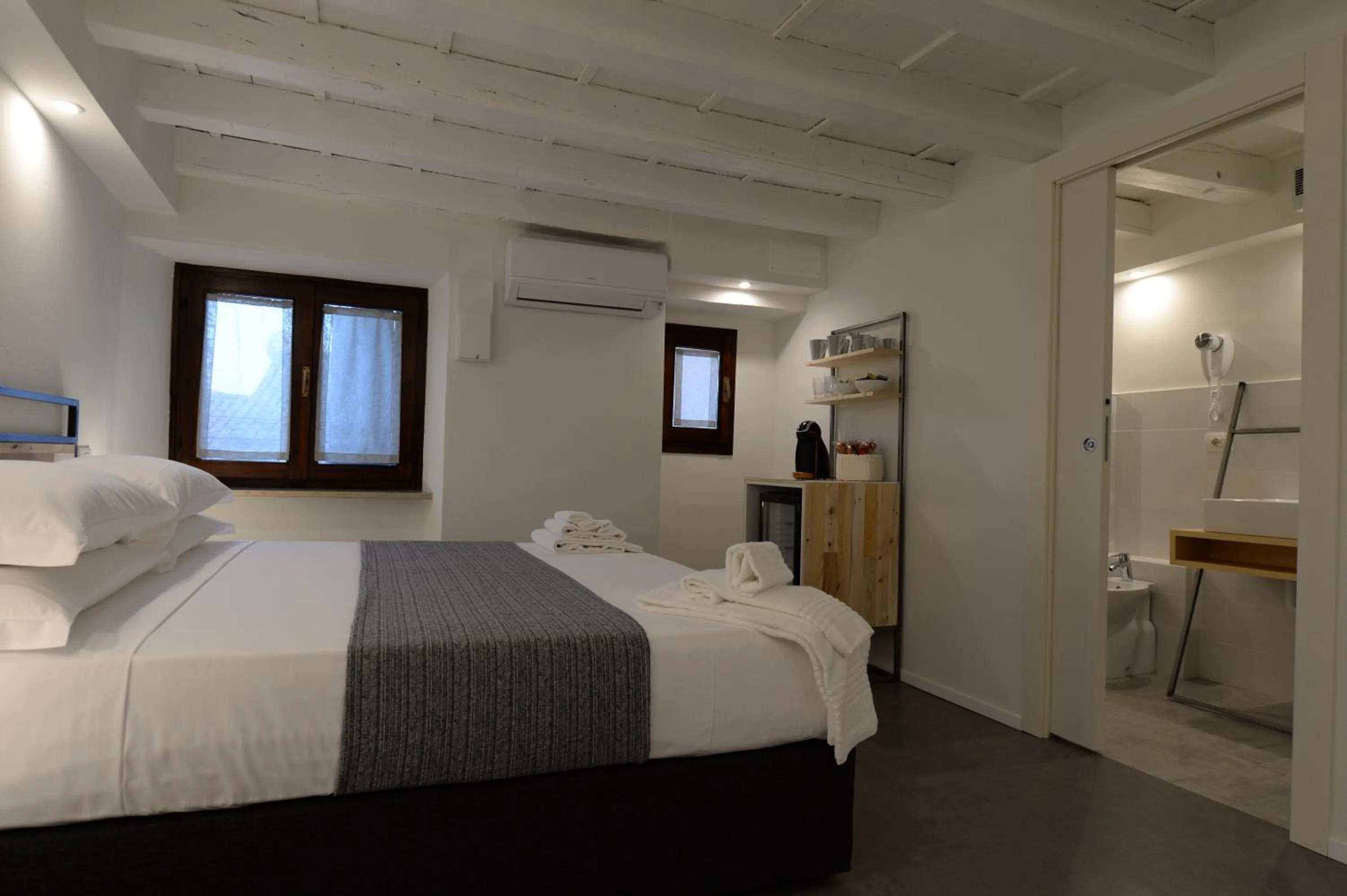 Bedroom, Bed in Piano Tre