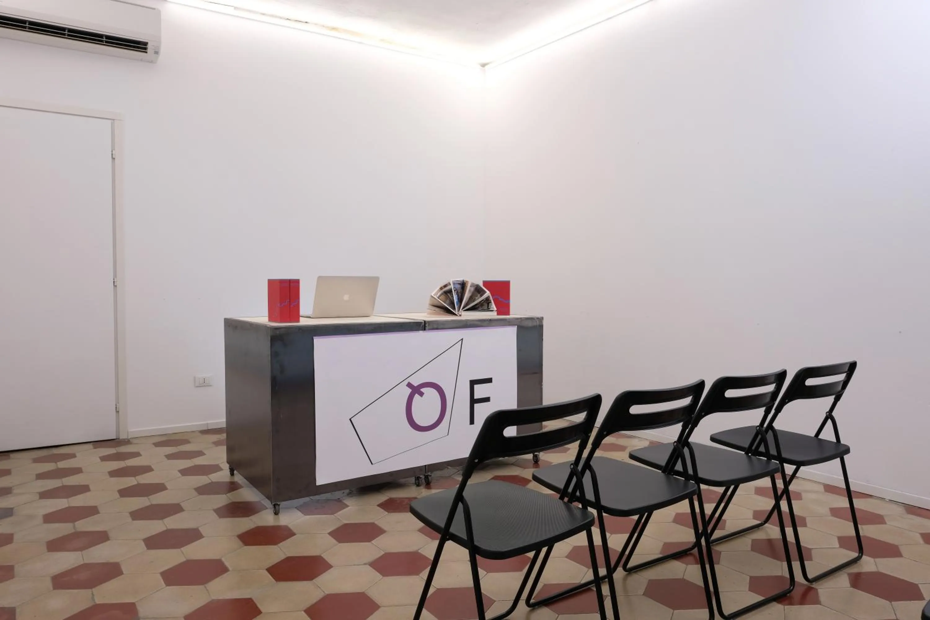 Seating area in Piano Tre