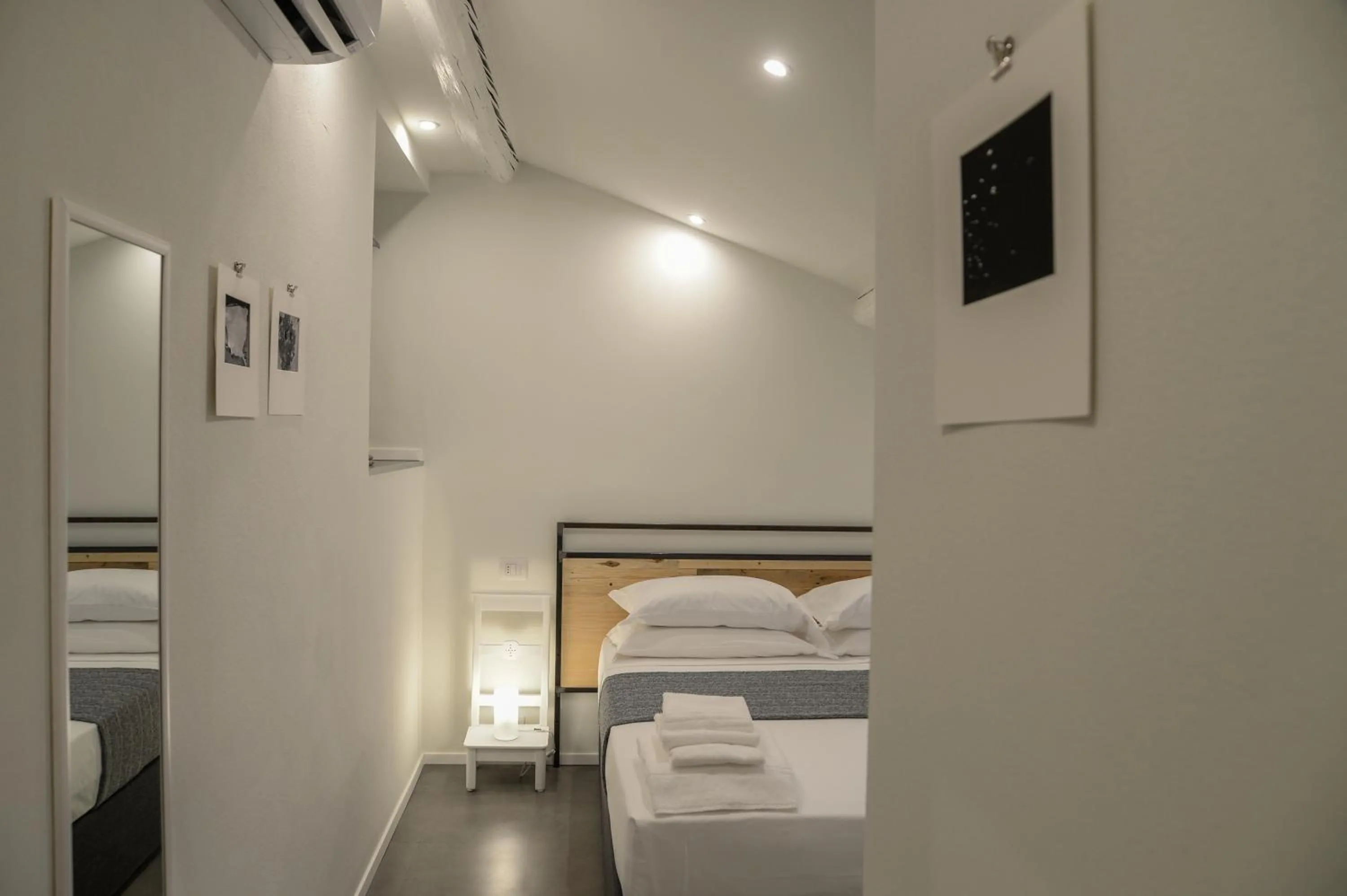 Photo of the whole room, Bed in Piano Tre