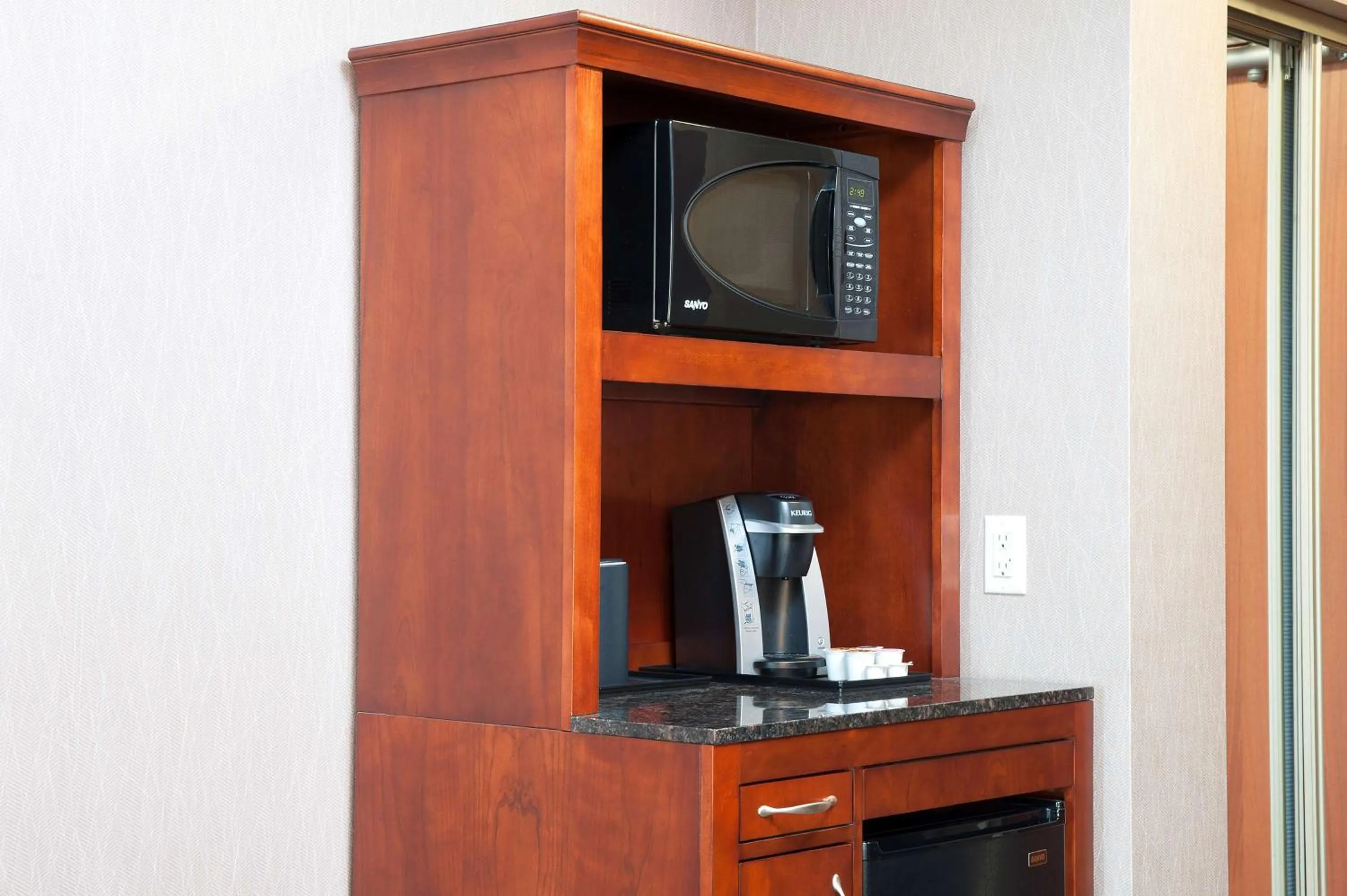 Kitchen or kitchenette in Hilton Garden Inn Indianapolis South/Greenwood