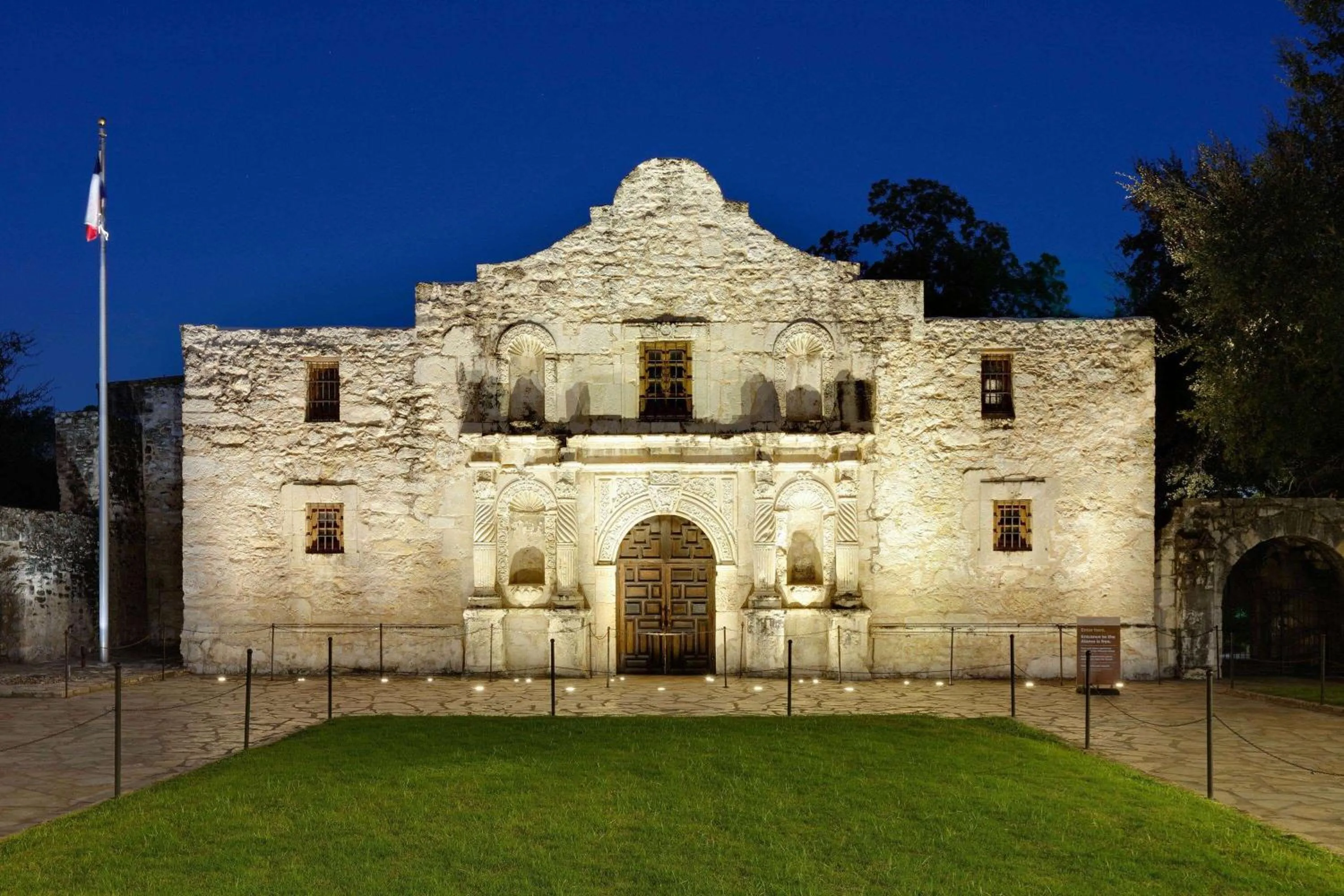 Nearby landmark in Super 8 by Wyndham San Antonio Pearl District Downtown