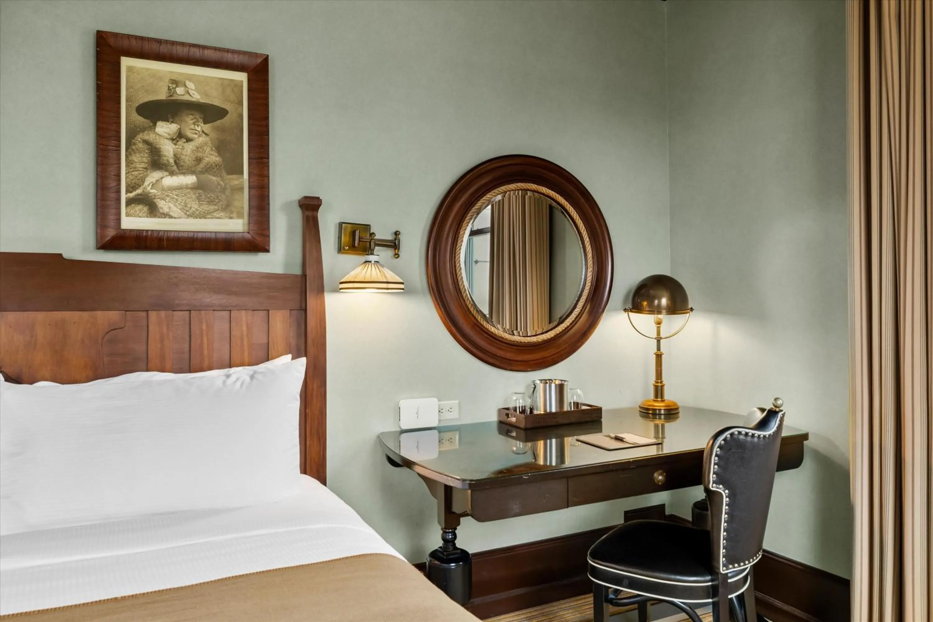 Bedroom, Bed in Arctic Club Hotel