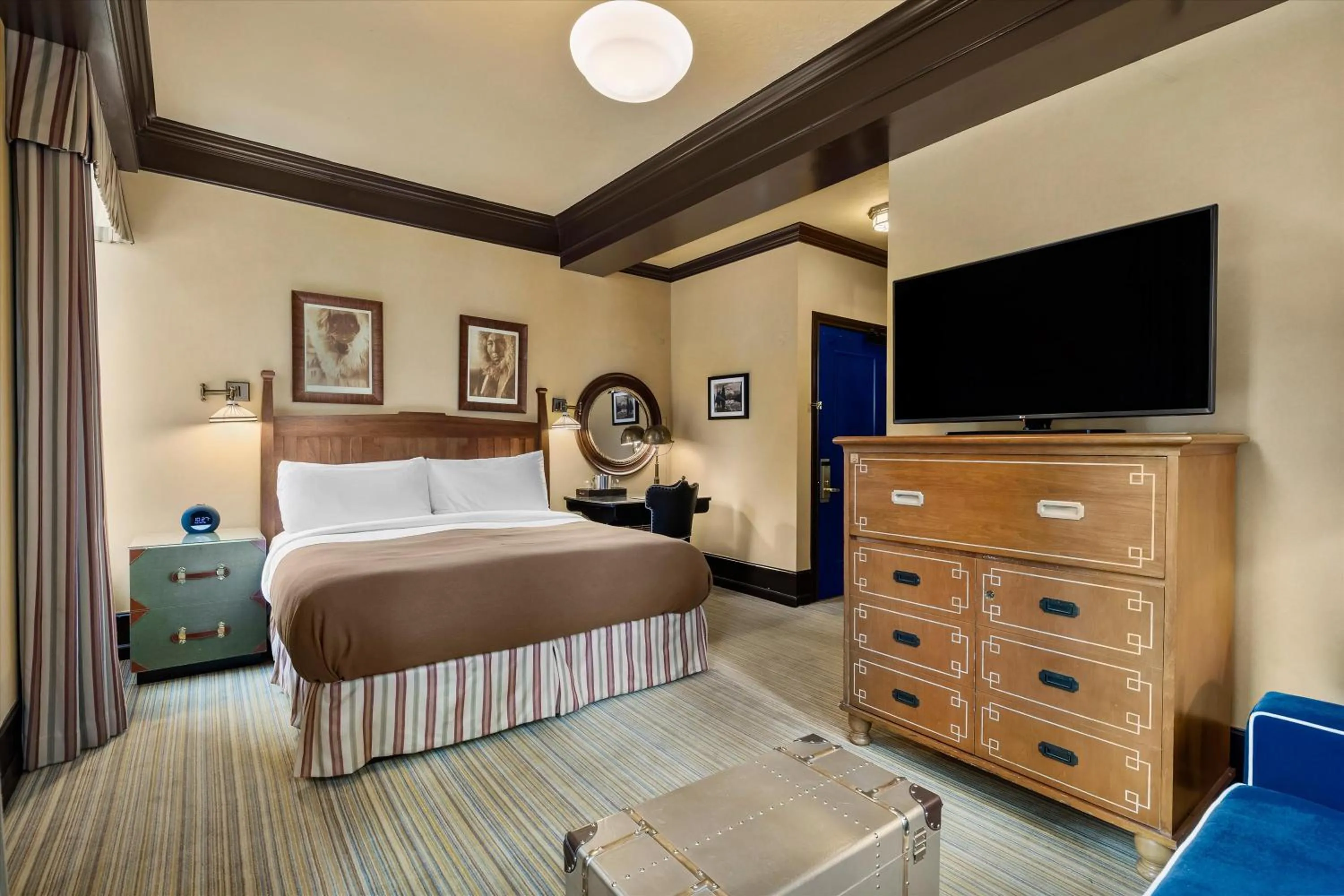 TV and multimedia, Bed in Arctic Club Hotel