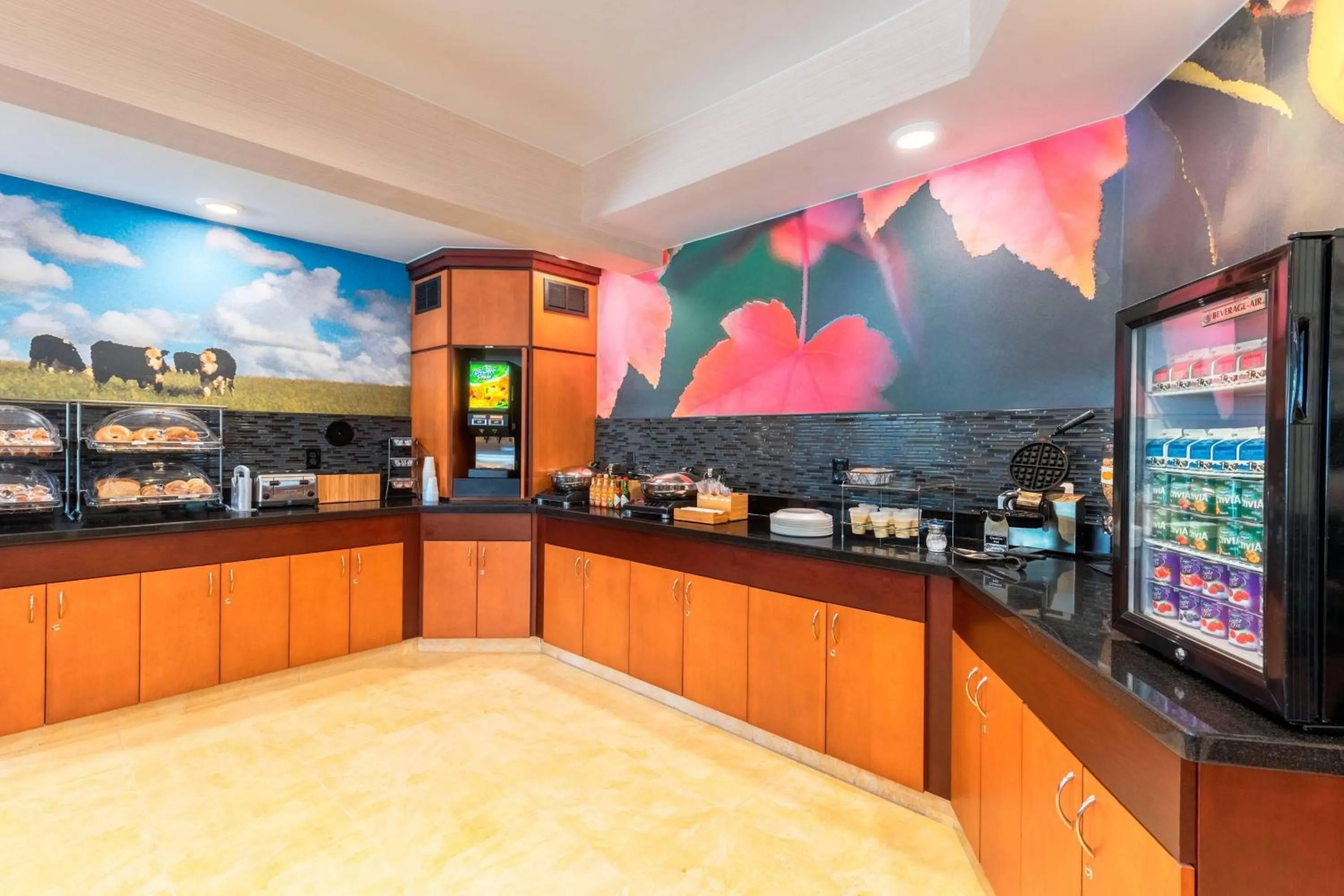 Breakfast in Fairfield Inn & Suites Stevens Point