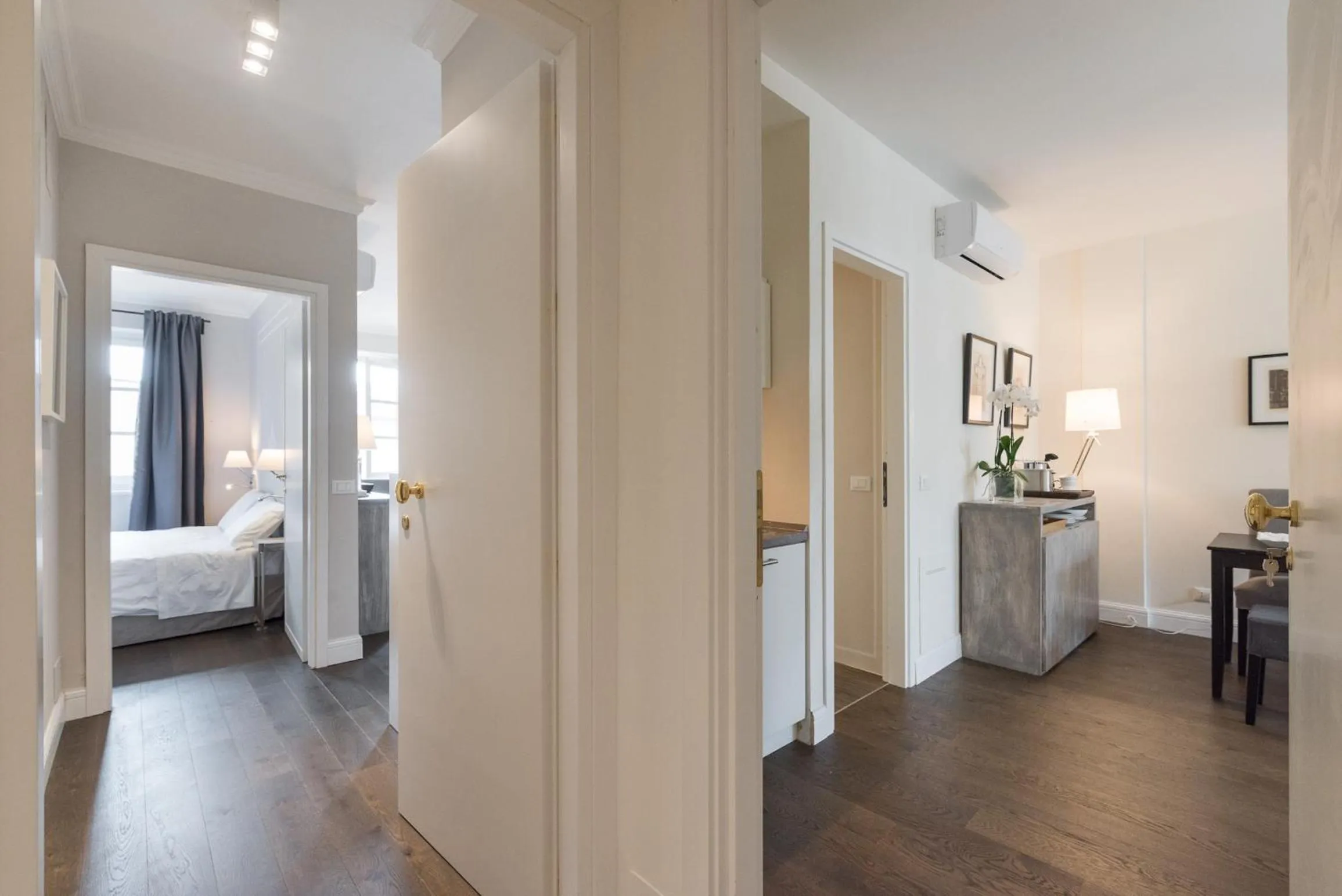 Area and facilities, Bed in Novella Goldoni Suite-by Florence Concierge