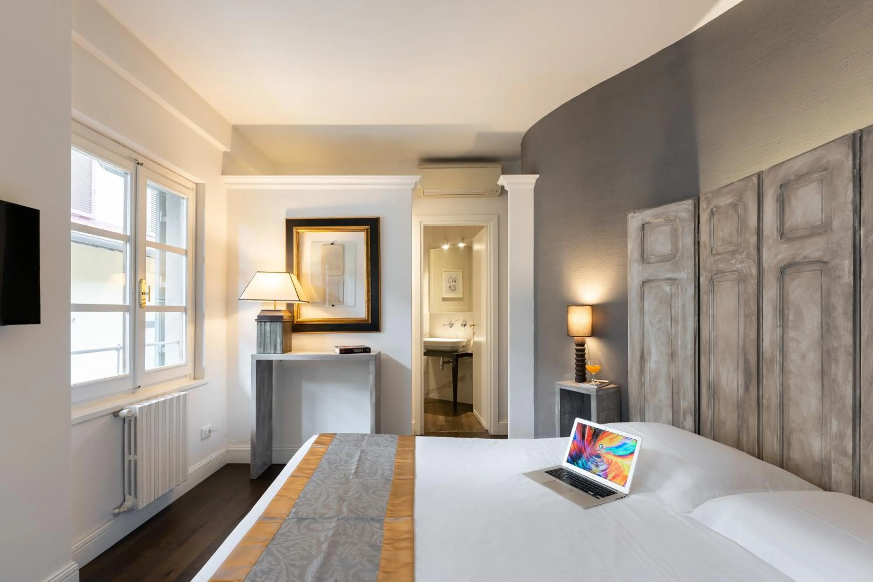 Kitchen or kitchenette, Bed in Novella Goldoni Suite-by Florence Concierge