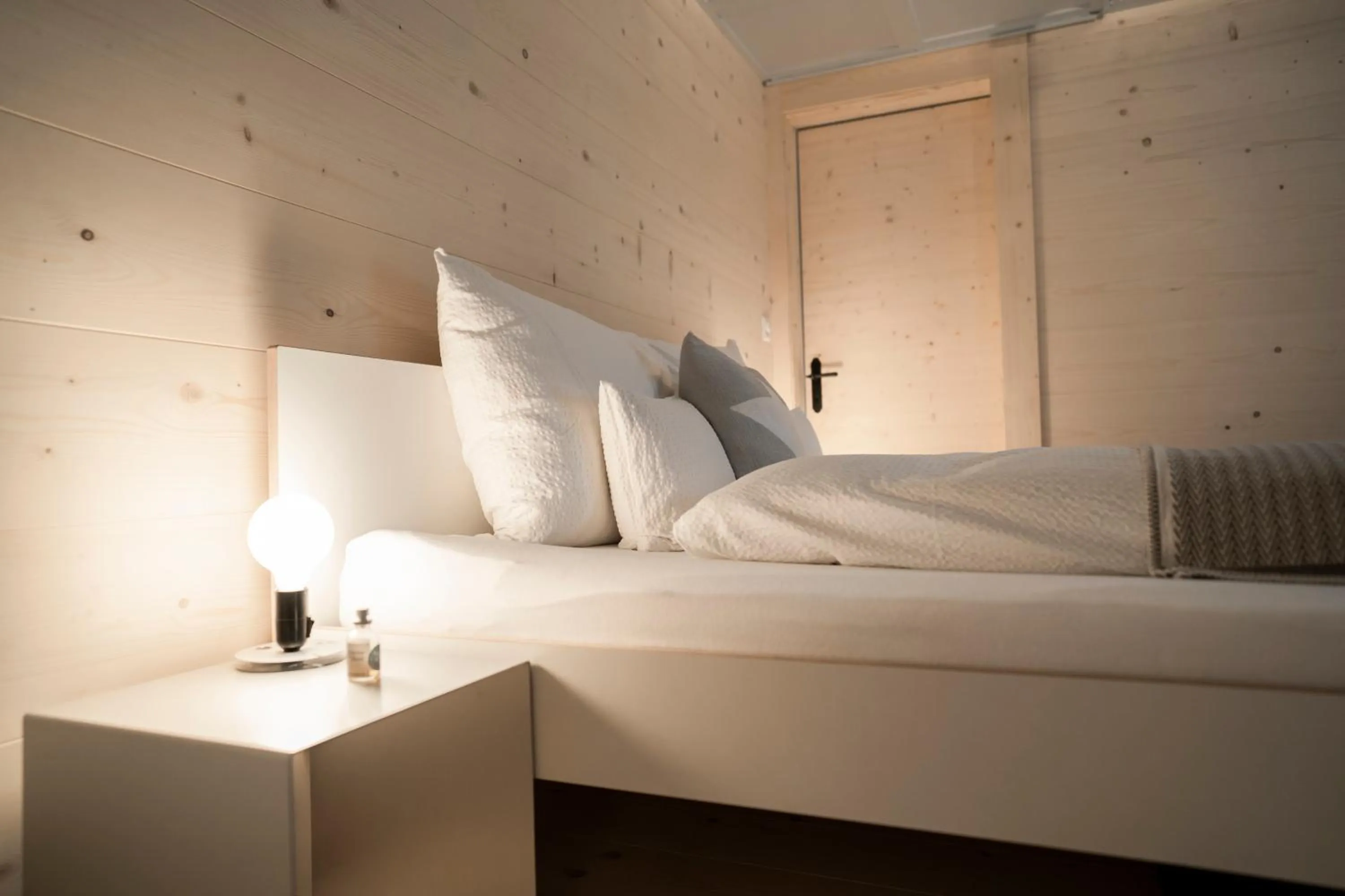 Bed in Lenk Lodge - Boutique & Design Hotel und Apartements