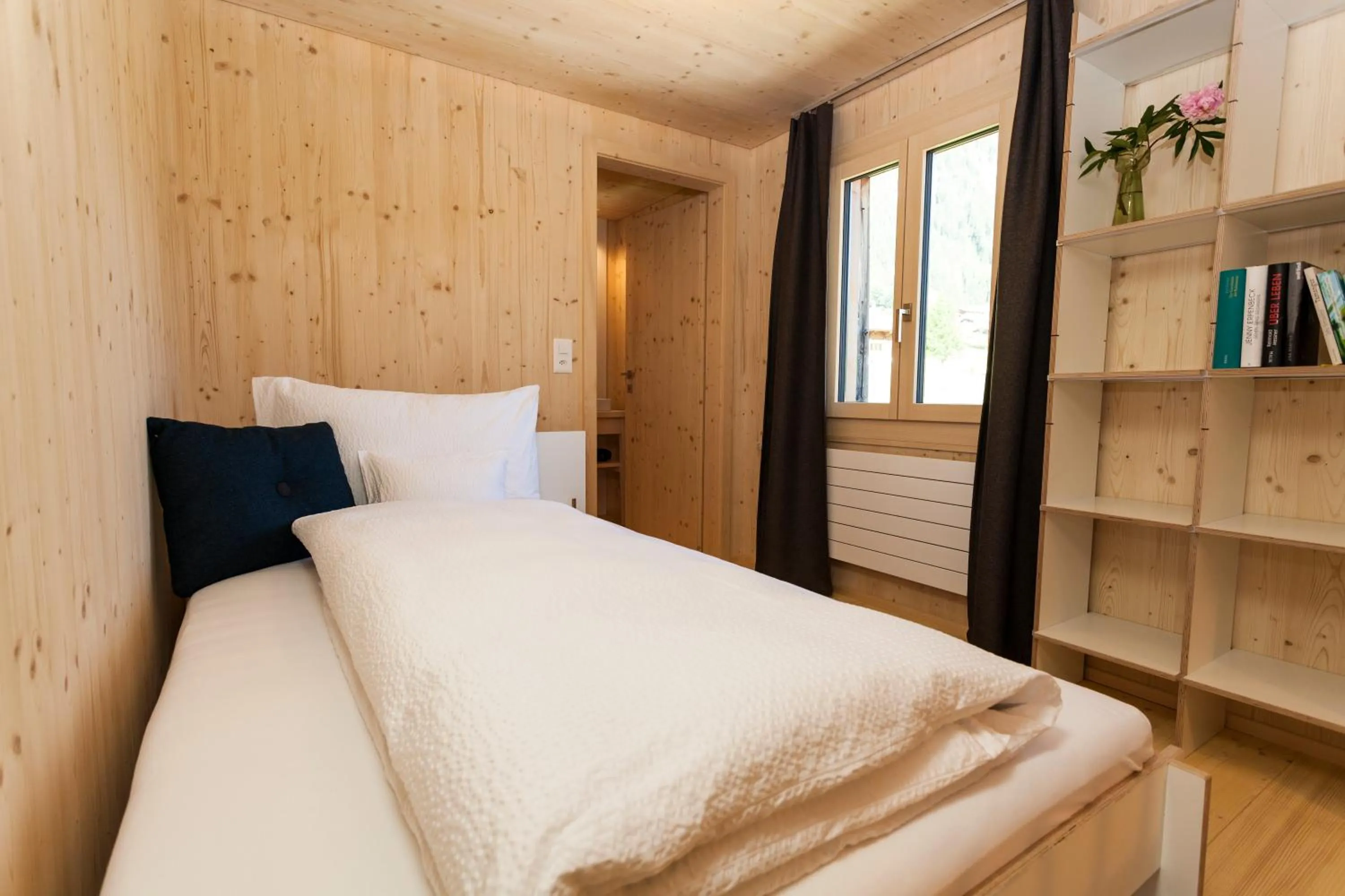 Bed in Lenk Lodge - Boutique & Design Hotel und Apartements