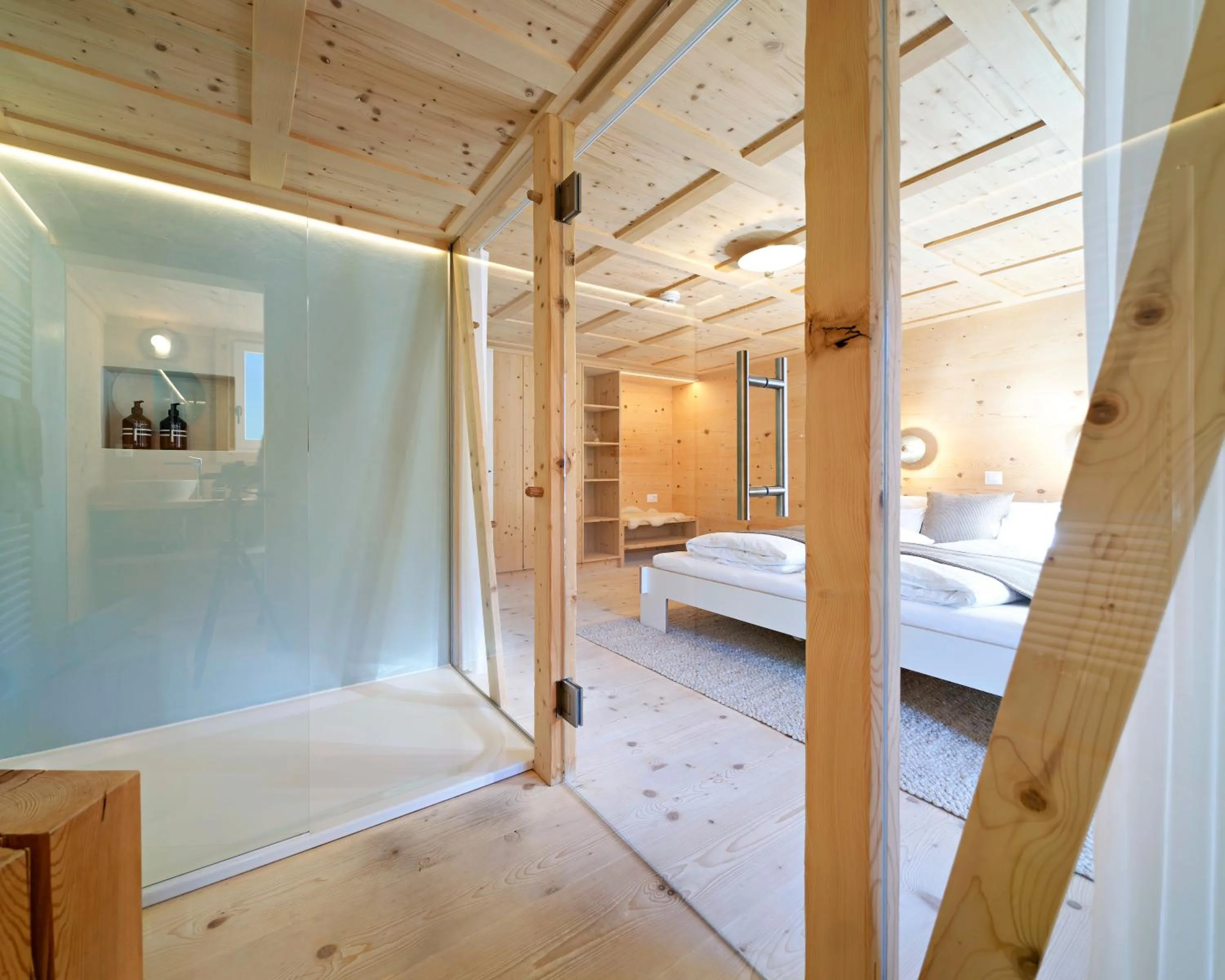 Bed in Lenk Lodge - Boutique & Design Hotel und Apartements