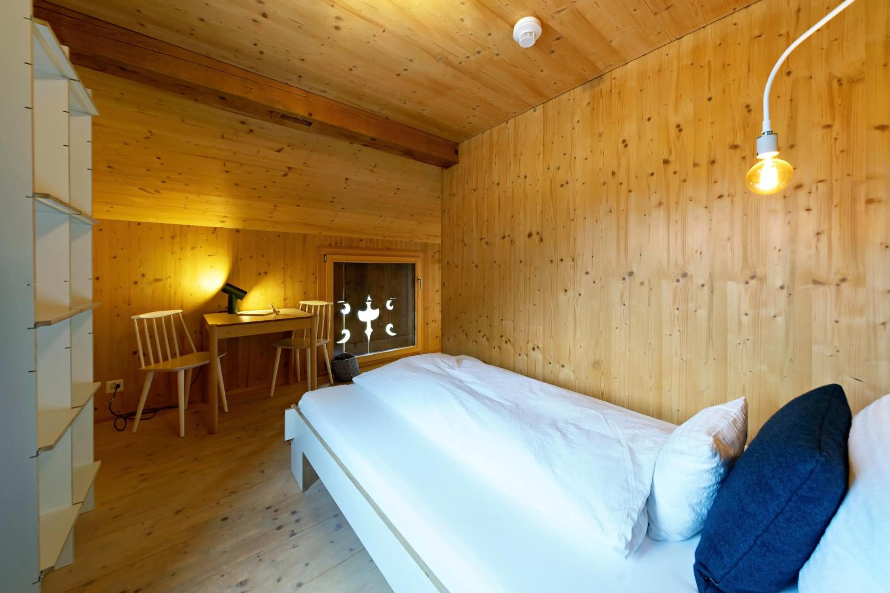 Bed in Lenk Lodge - Boutique & Design Hotel und Apartements