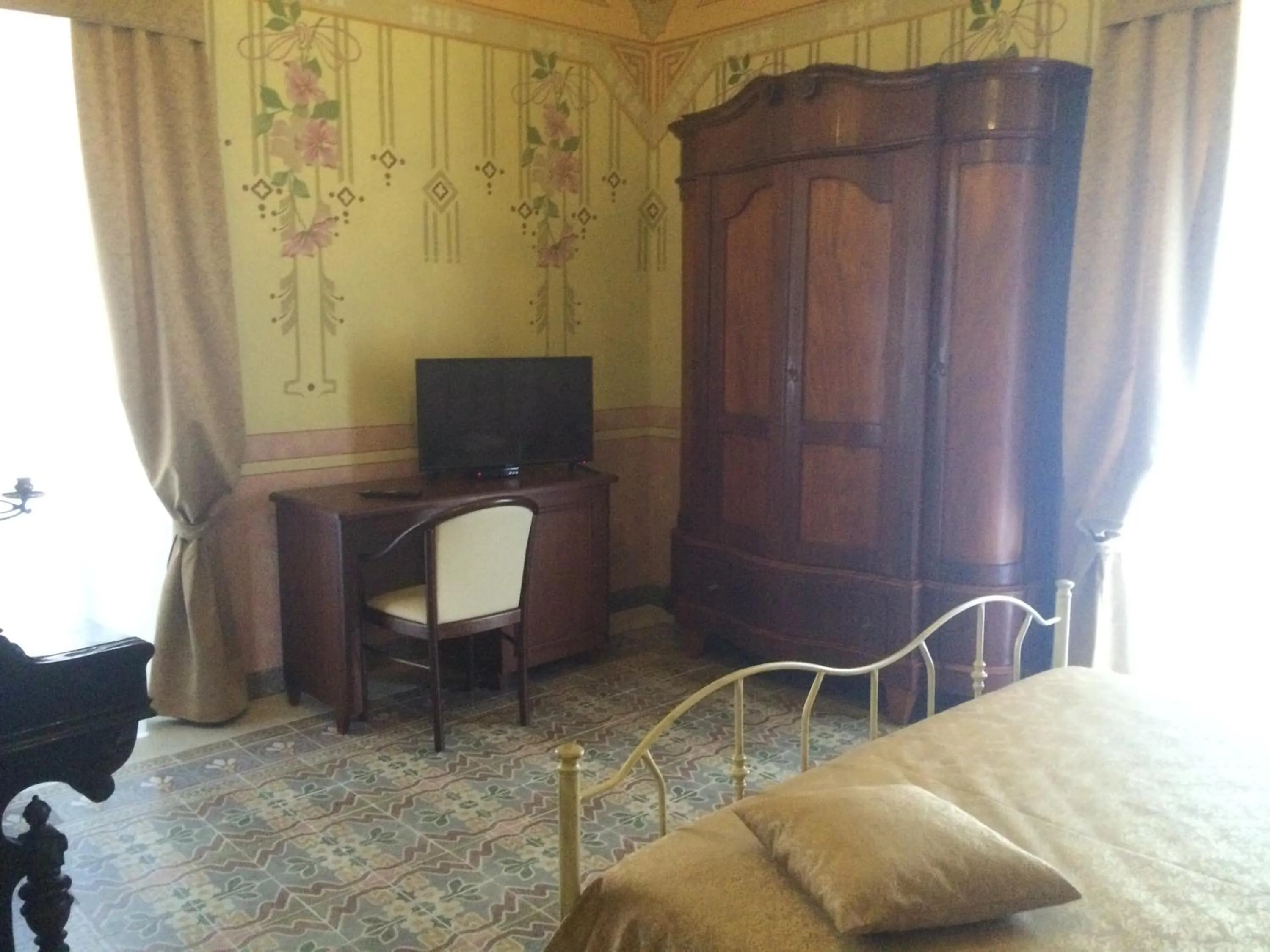 Decorative detail, Bed in Hotel Sant'Anna