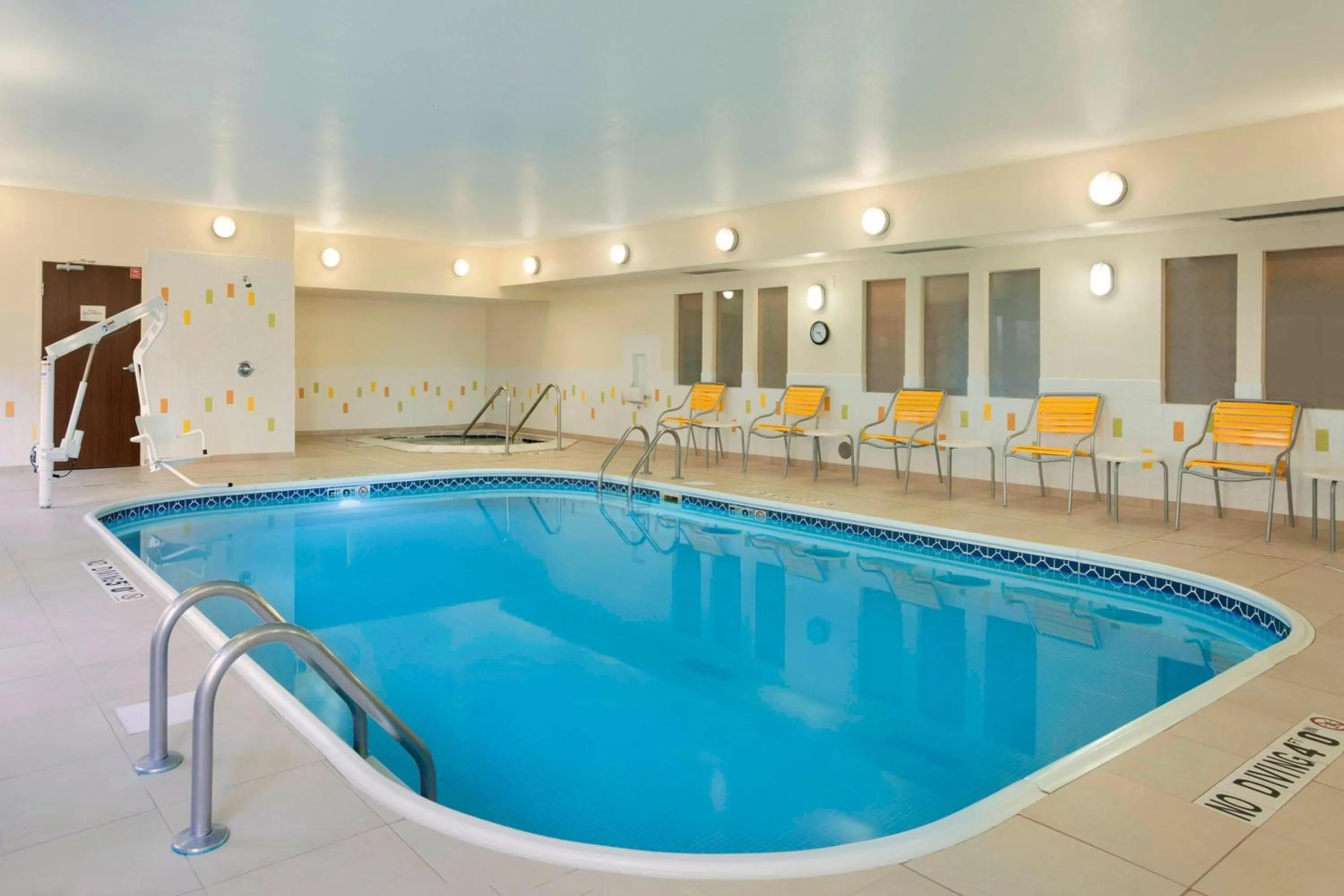 Swimming pool in Fairfield Inn & Suites Mansfield Ontario