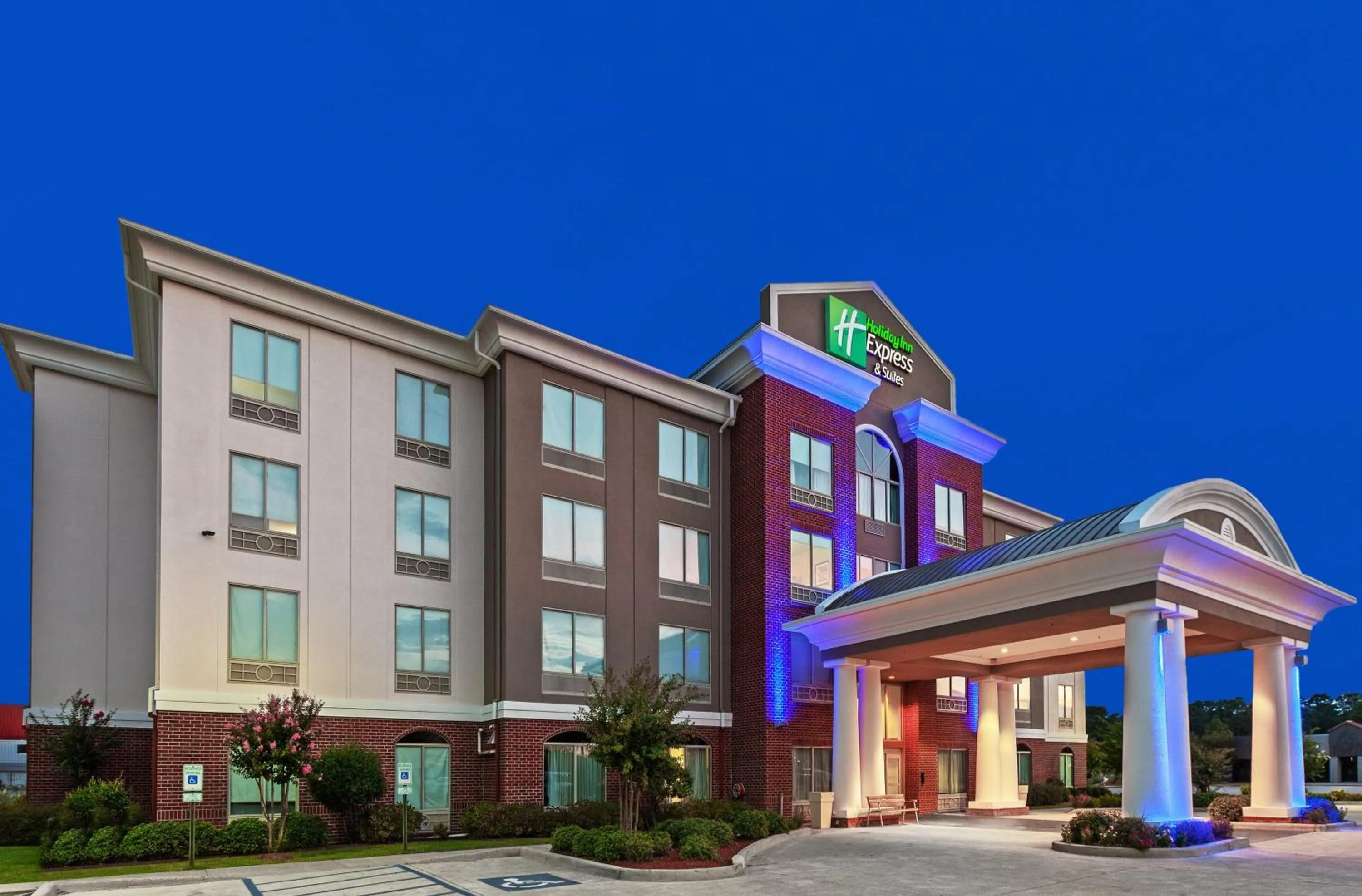 Property building in Holiday Inn Express Hotel and Suites Shreveport South Park Plaza by IHG