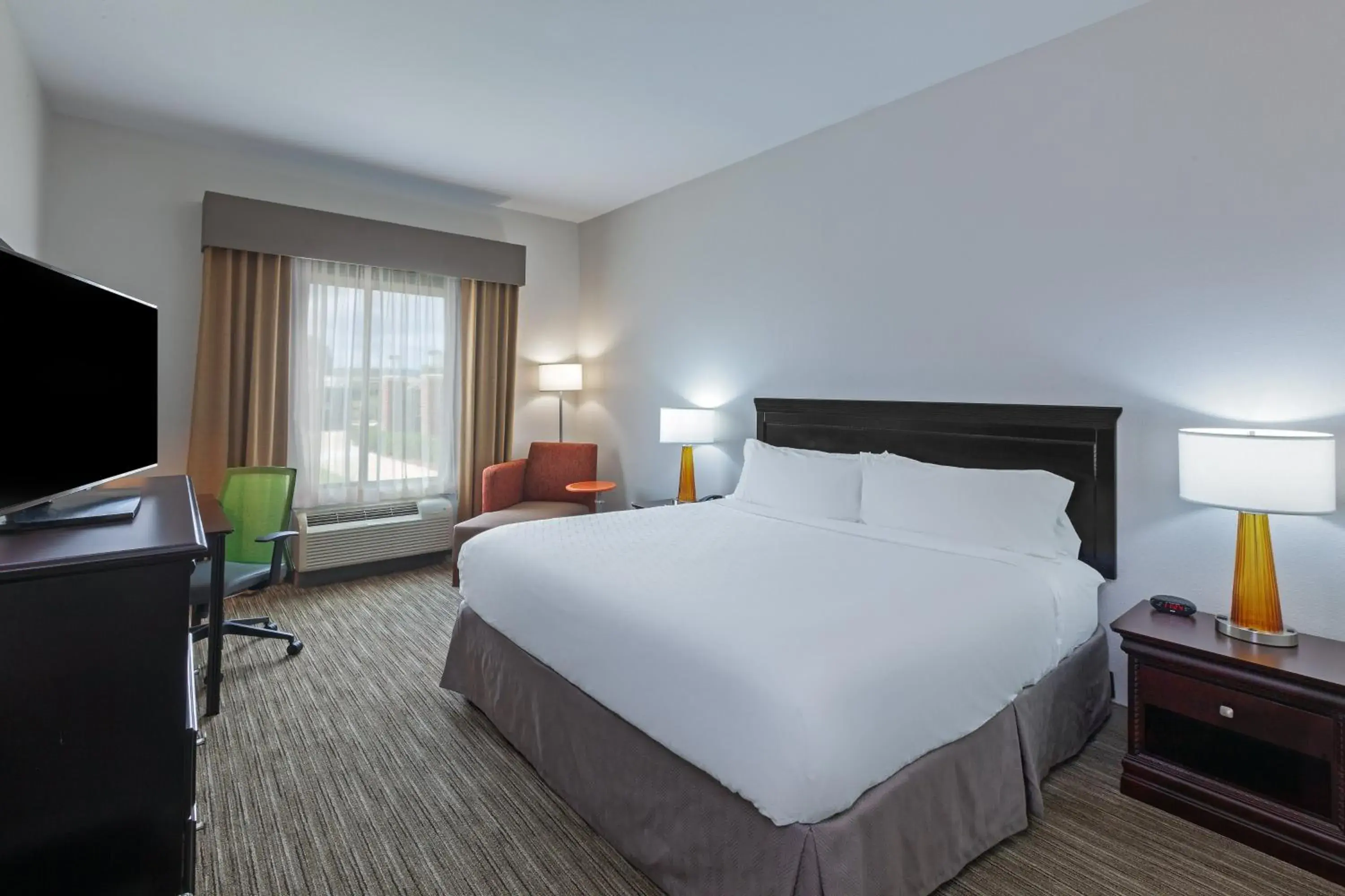 Standard King Room in Holiday Inn Express Hotel and Suites Shreveport South Park Plaza by IHG Standard King Room in Holiday Inn Express Hotel and Suites Shreveport South Park Plaza by IHG