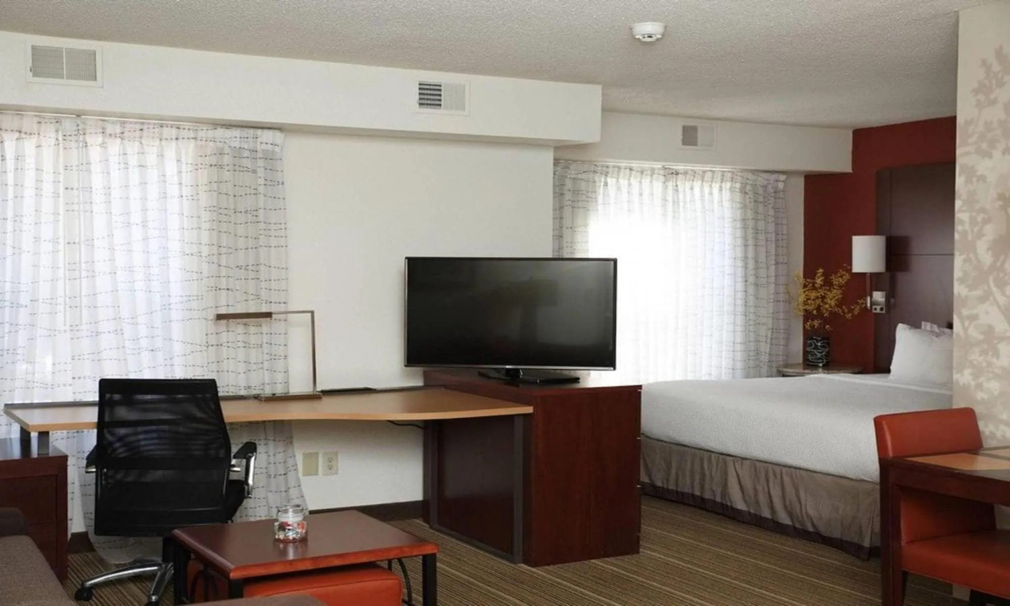 Bedroom, Bed in MainStay Suites Appleton Airport - Fox River Mall Area