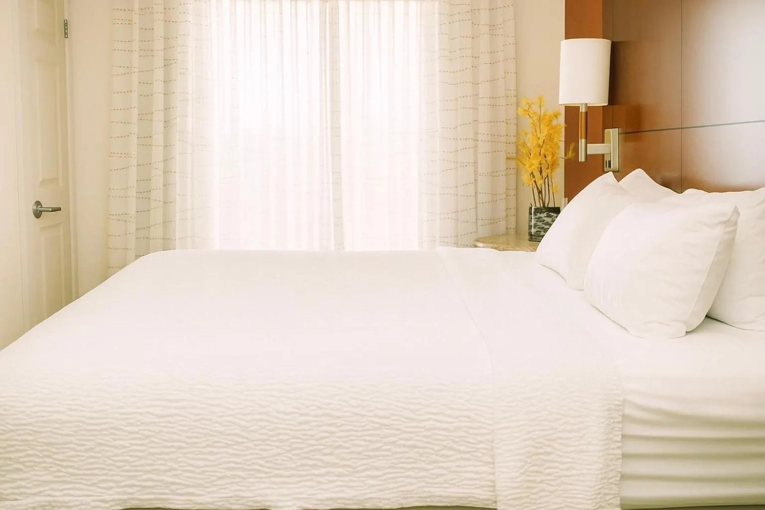 Bedroom, Bed in MainStay Suites Appleton Airport - Fox River Mall Area