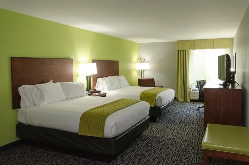 Bed in Holiday Inn Express Hickory - Hickory Mart by IHG