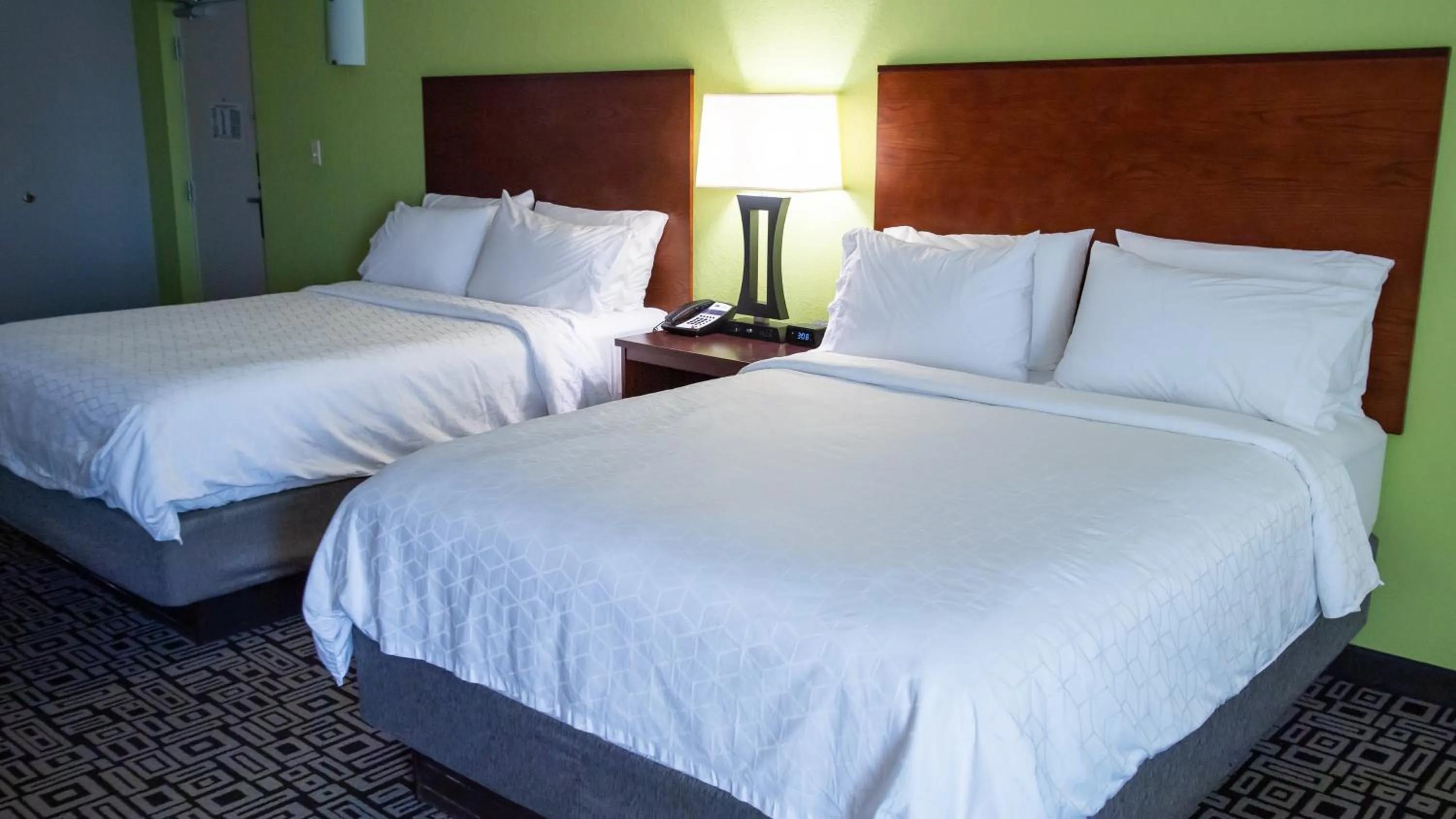 Photo of the whole room, Bed in Holiday Inn Express Hickory - Hickory Mart by IHG