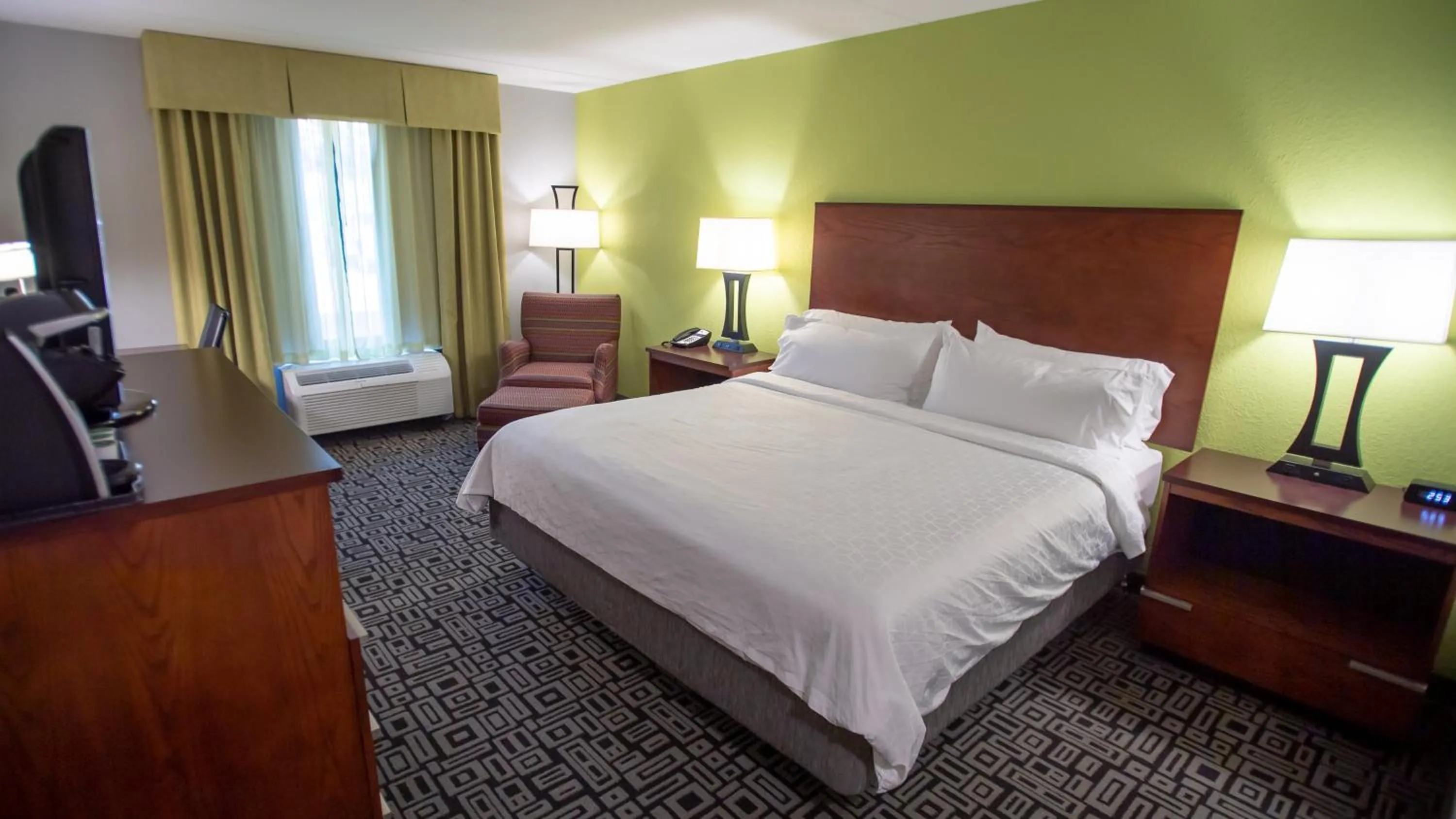 Photo of the whole room, Bed in Holiday Inn Express Hickory - Hickory Mart by IHG