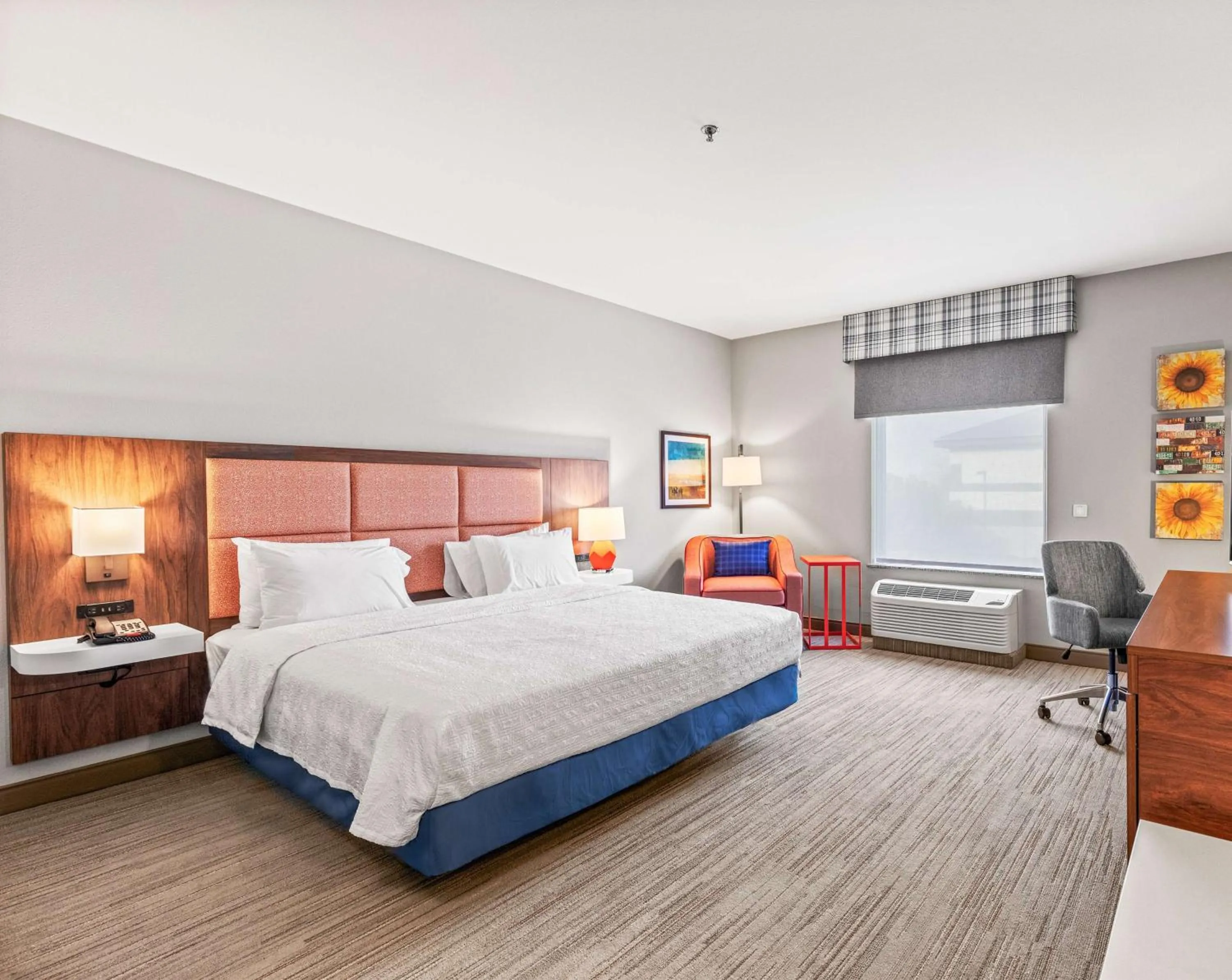 Bed in Hampton Inn Denver Northeast-Brighton