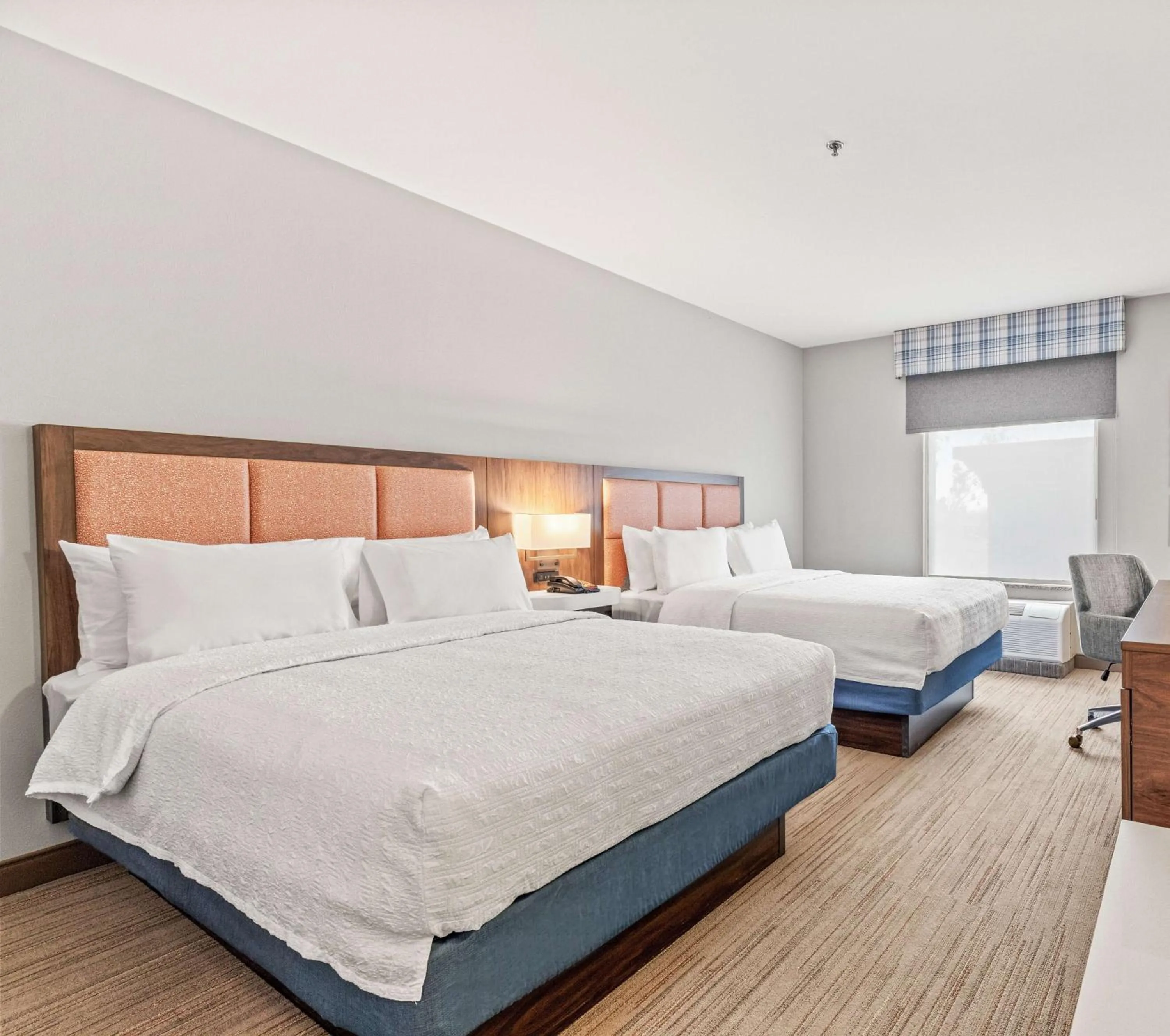 Bed in Hampton Inn Denver Northeast-Brighton