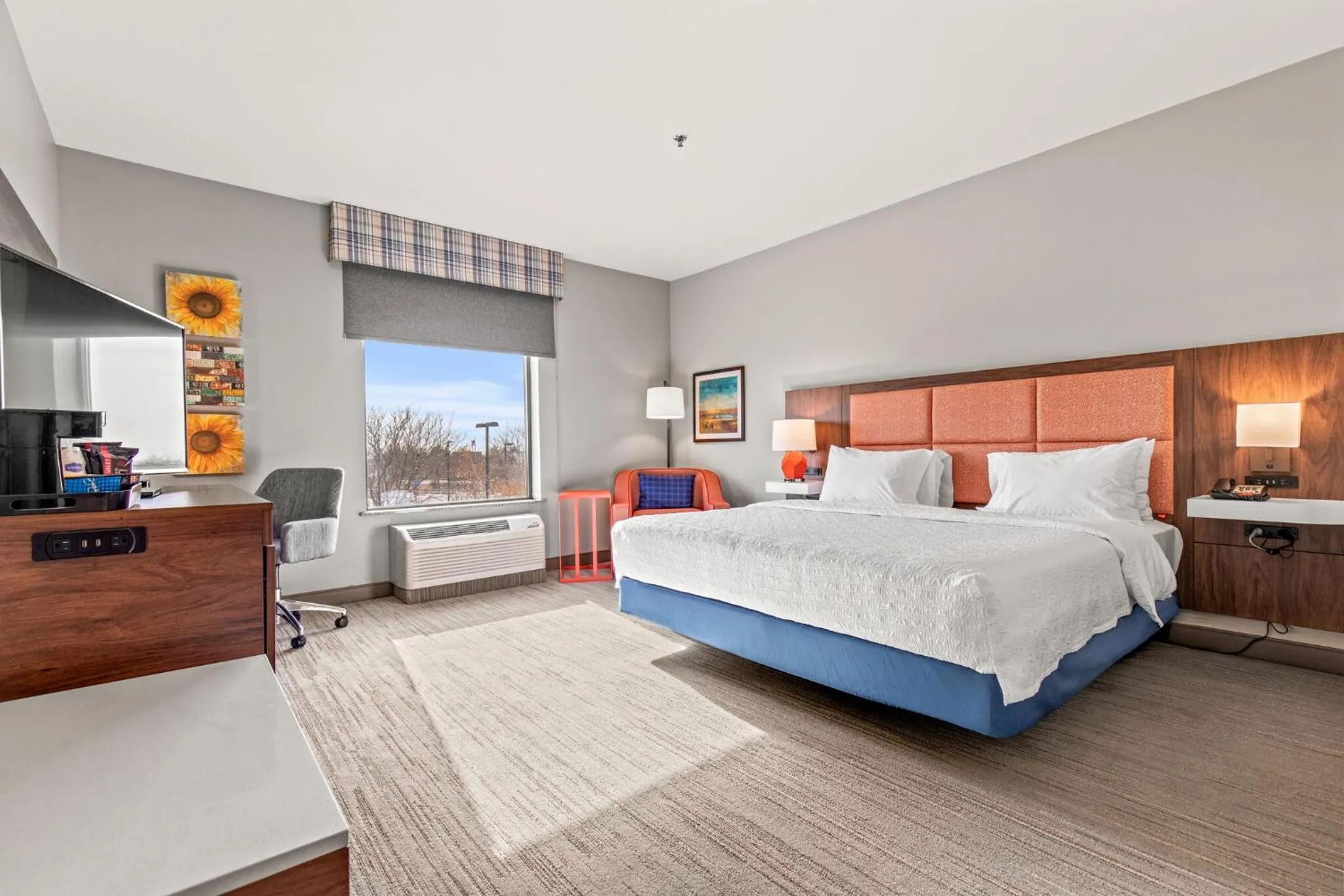 Bed in Hampton Inn Denver Northeast-Brighton