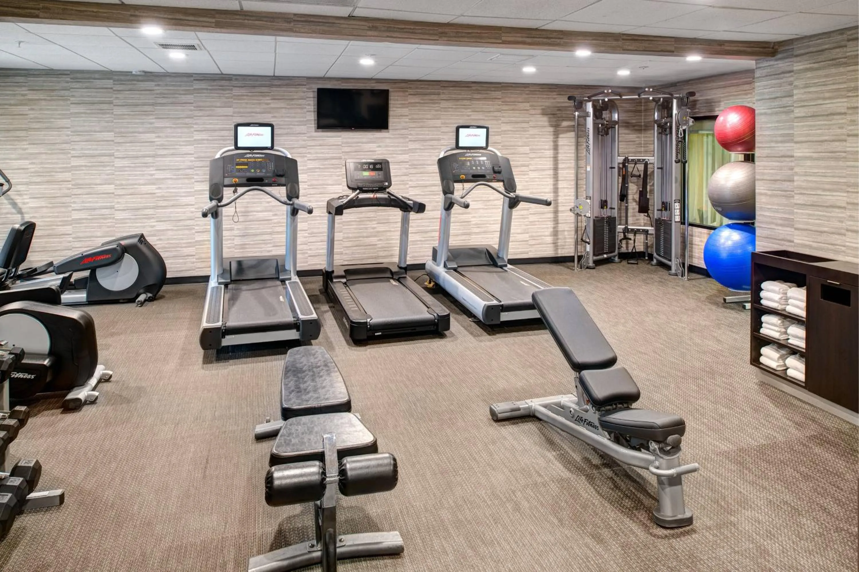 Fitness centre/facilities in Courtyard by Marriott Columbia Northeast/Fort Jackson Area