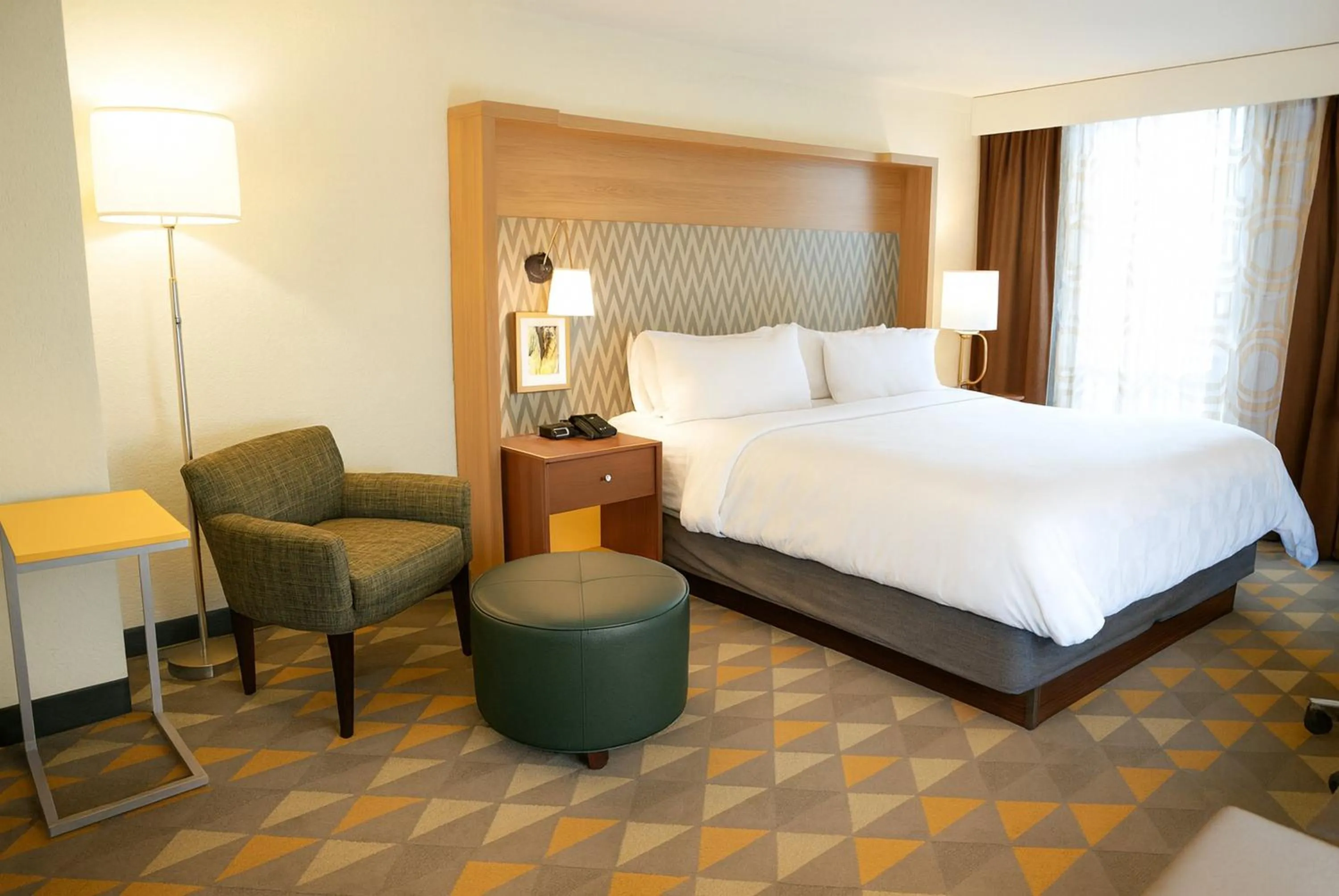 Photo of the whole room, Bed in Holiday Inn Portland- I-5 S Wilsonville by IHG