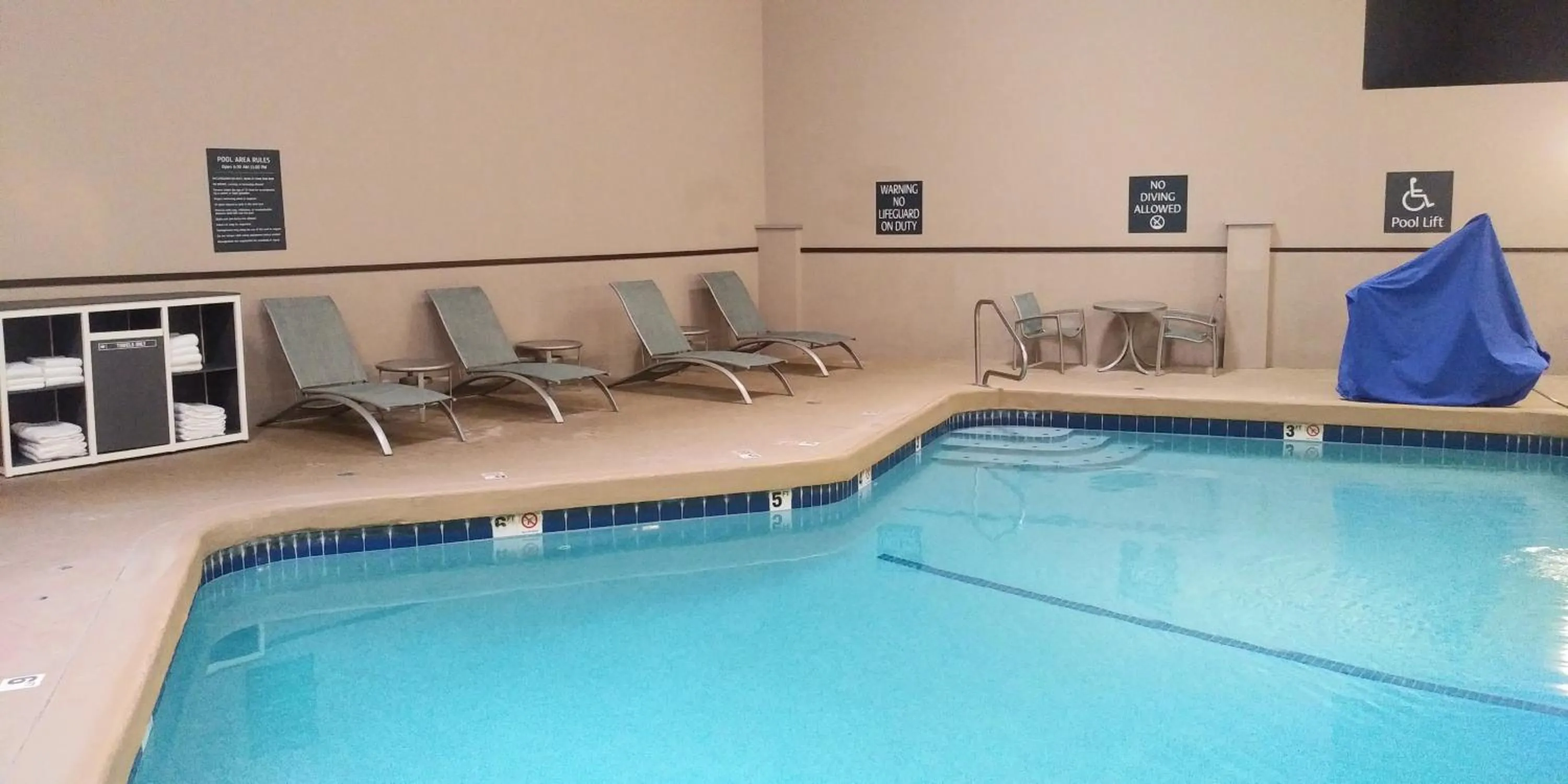 Swimming pool in Holiday Inn Portland- I-5 S Wilsonville by IHG