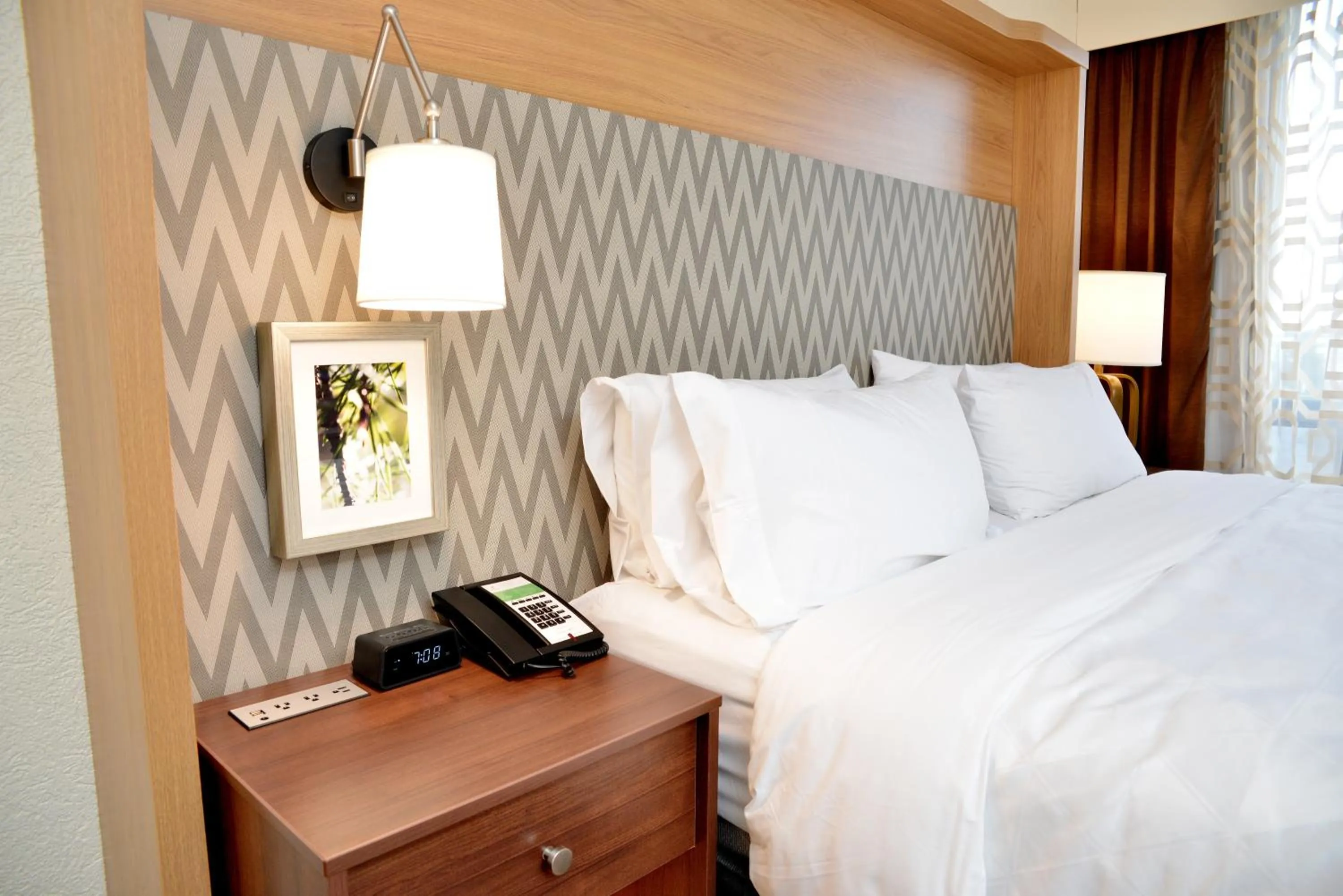 Superior King Room in Holiday Inn Portland- I-5 S Wilsonville by IHG