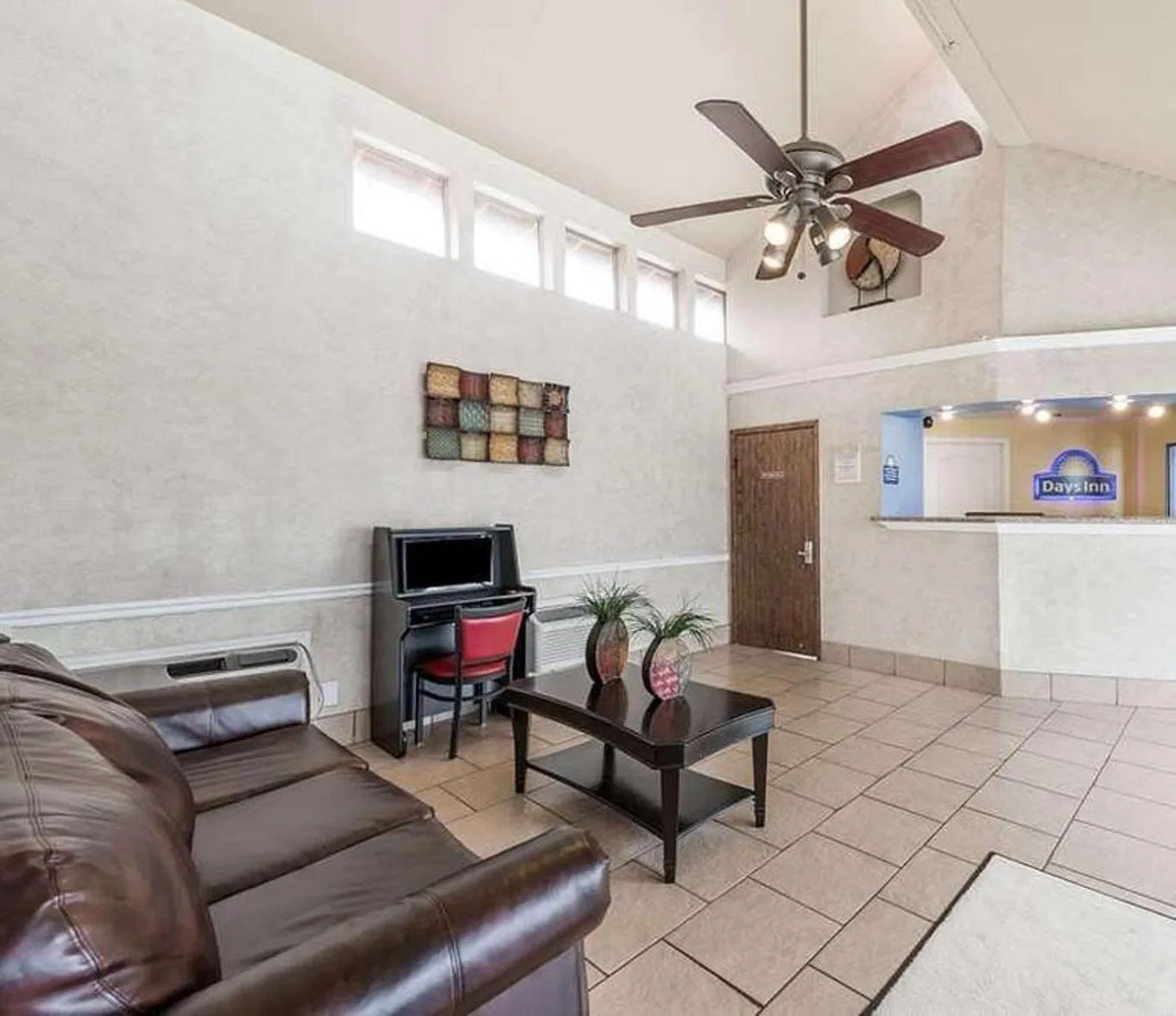 Lobby or reception in Days Inn by Wyndham San Antonio Splashtown/ATT Center